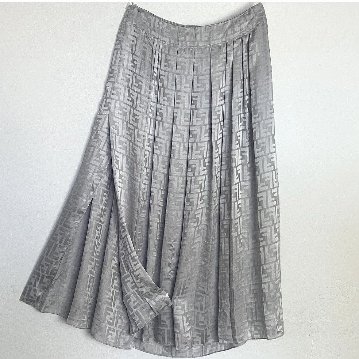 Fendi Fendi FF pleated silver midi skirt Size 26" / US 2 / IT 38 - 7 Thumbnail