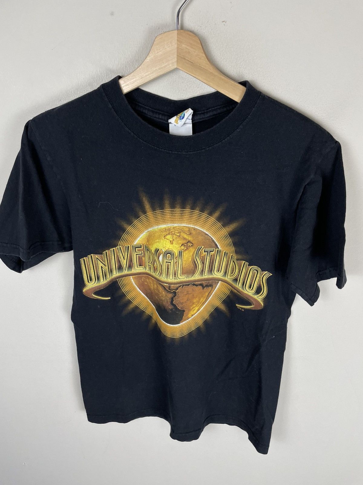 Vintage Vintage Universal Studios Golden Globe Tee Size US S / EU 44-46 / 1 - 1 Thumbnail