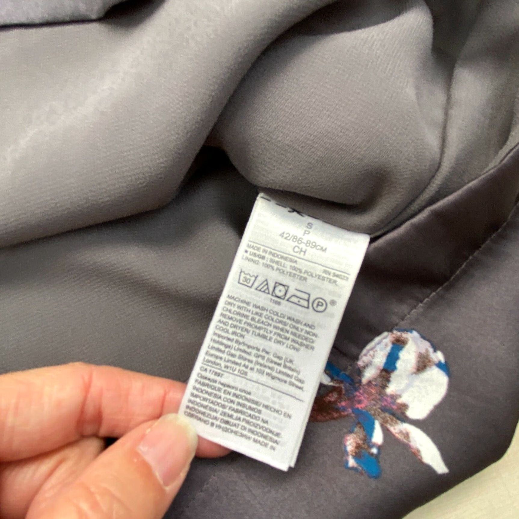 Banana Republic Banana Republic Womens Blouse Small Gray Floral Satin Long Sleeve Regular Fit Casual Size S / US 4 / IT 40 - 4 Thumbnail