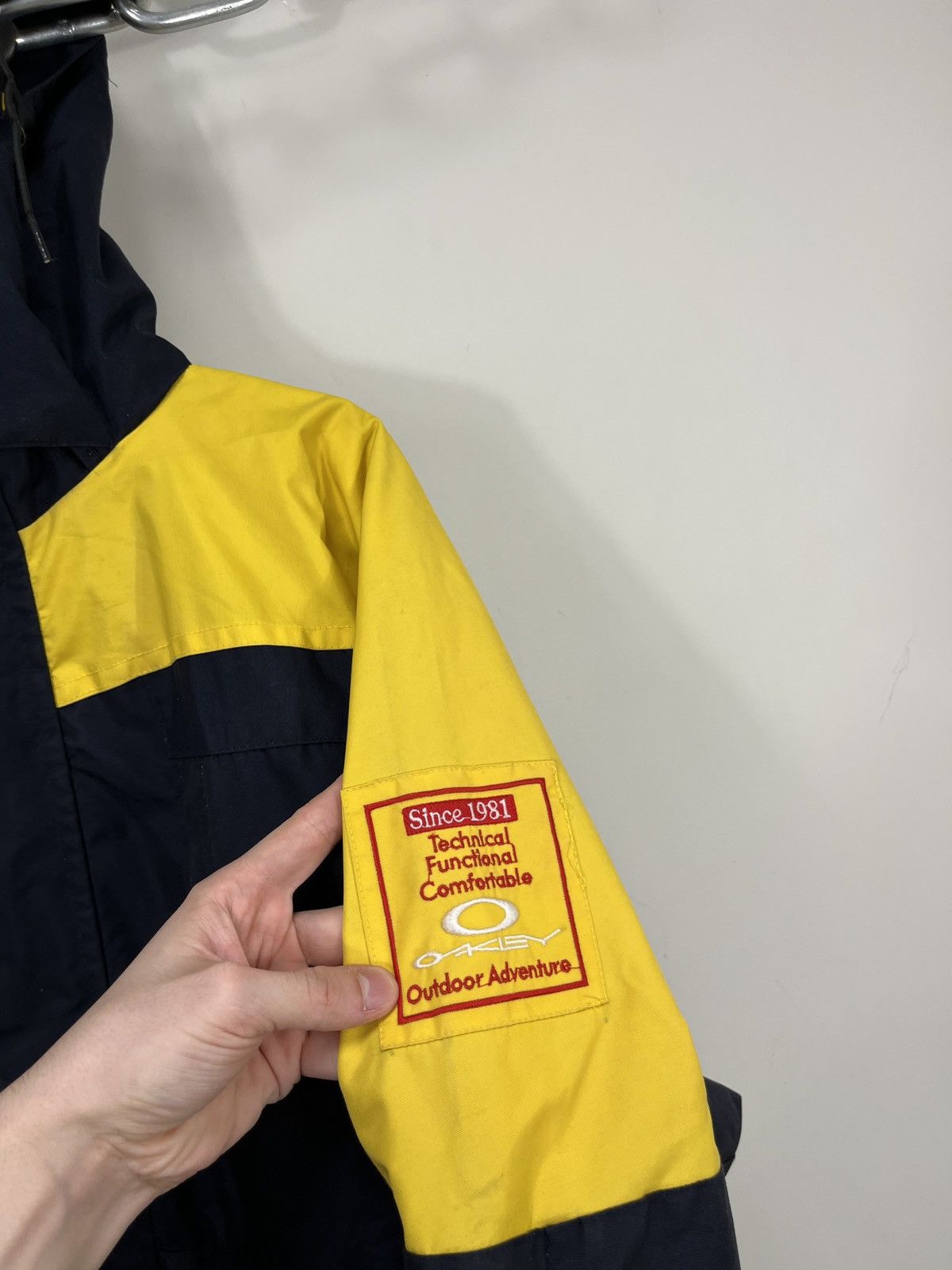 Oakley Vintage Oakley 90s Tech Hooded Outdoor Windbreaker Jacket Size US M / EU 48-50 / 2 - 10 Thumbnail