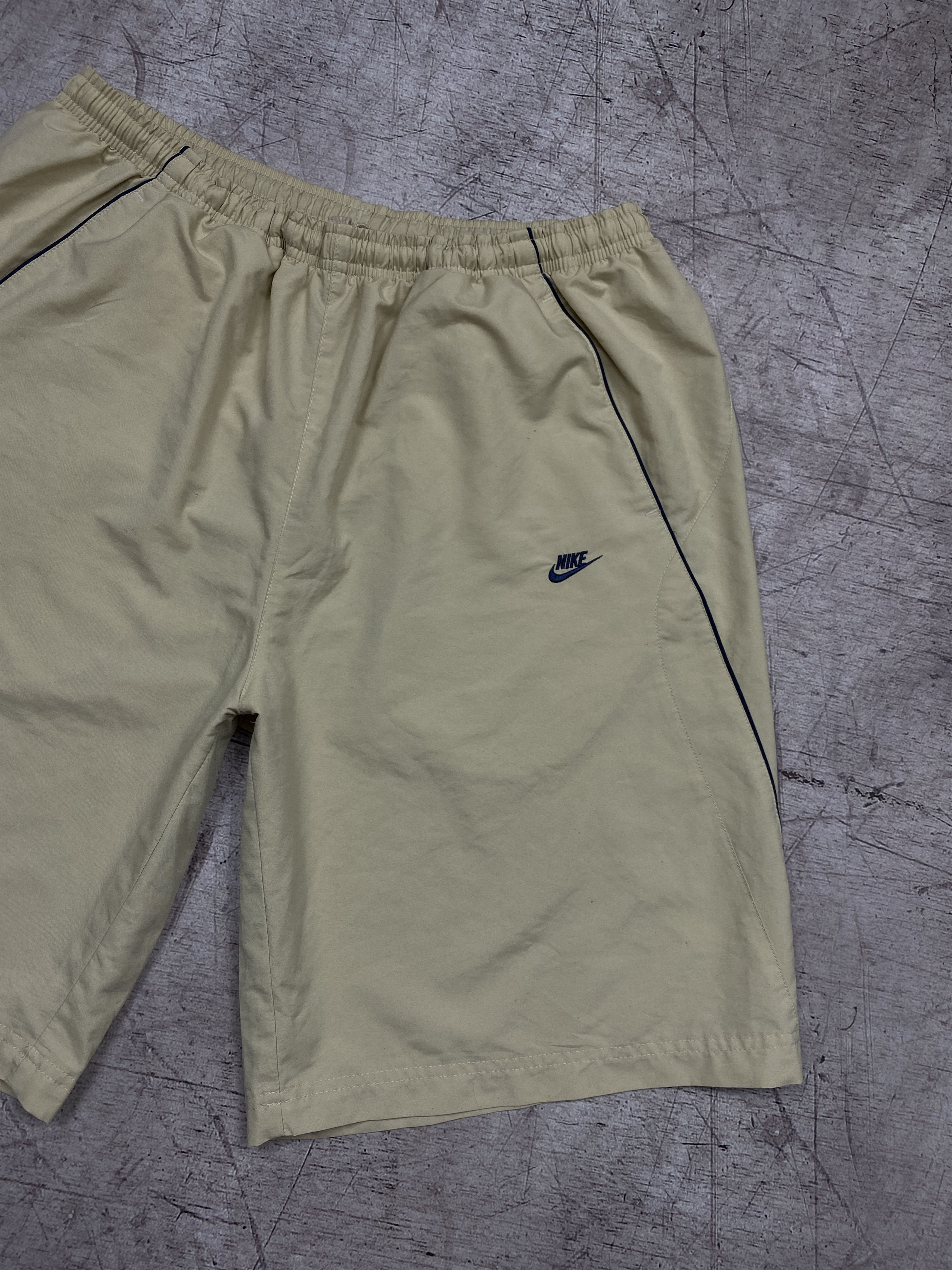 Nike Nike Vintage Mens Nylon Shorts Y2K Size US 36 / EU 52 - 2 Thumbnail