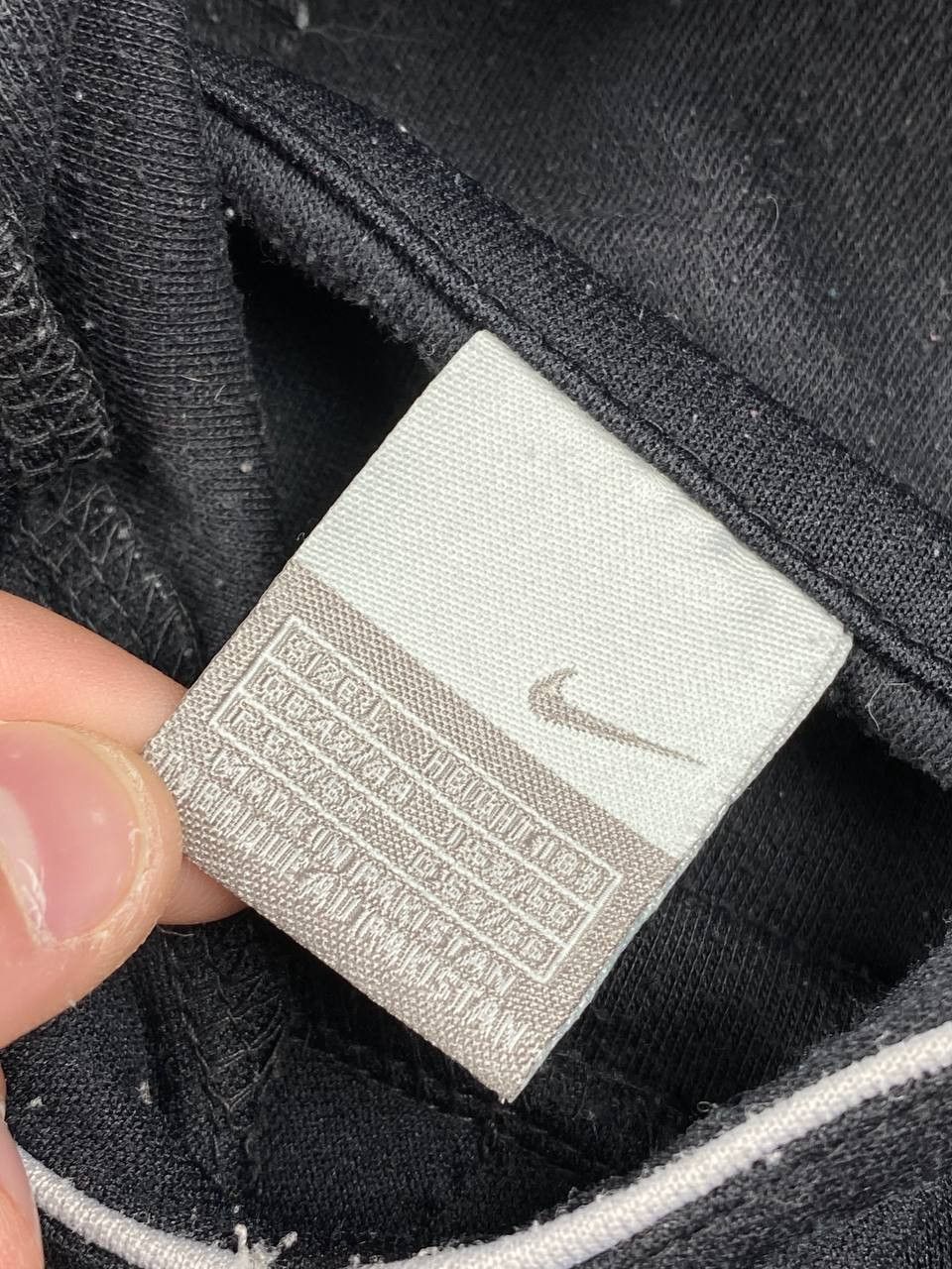 Nike Vintage Nike Air Max Central Logo Hoodie Men Size L Black Size US L / EU 52-54 / 3 - 11 Thumbnail