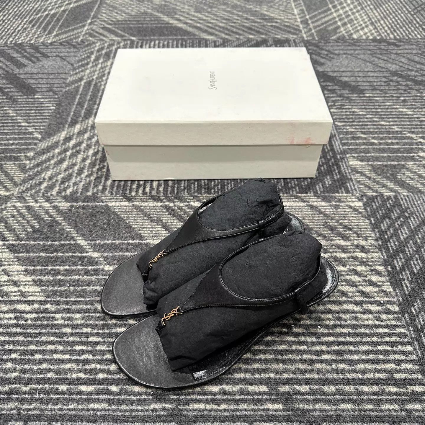 Yves Saint Laurent YSL CASSANDRE Lamb 4cm Toe-Loop 1-Strap Sandals 38.5EU NIB Size US 8 / IT 38 - 1 Thumbnail