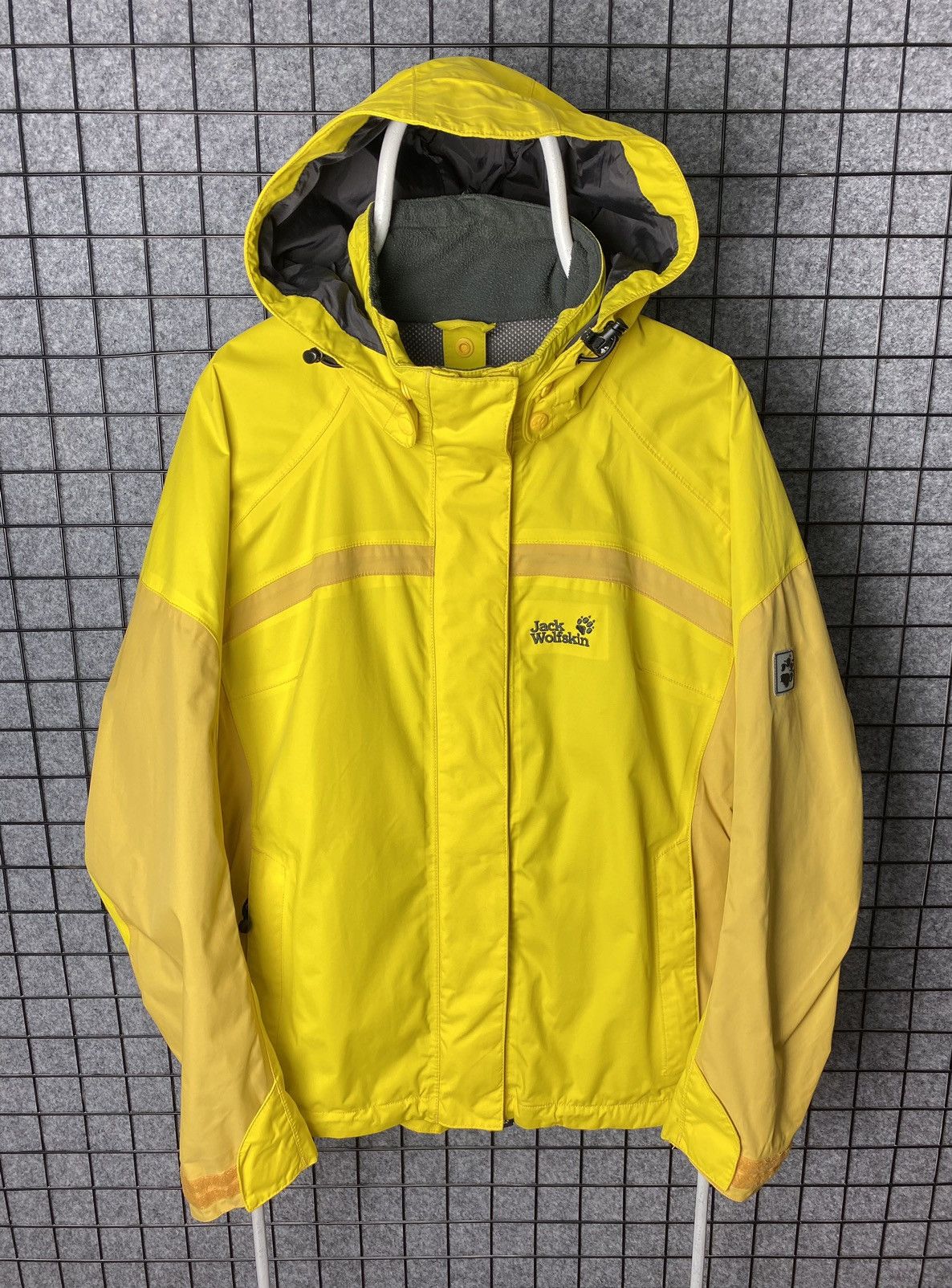 Jack wolfskin light jacket online