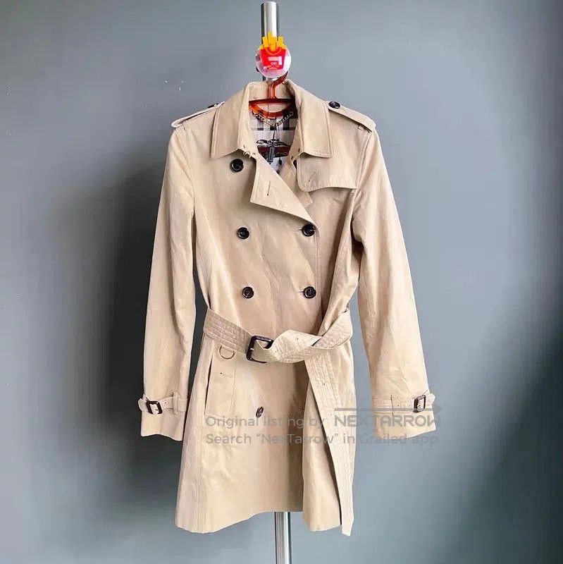 Burberry Burberry Women’s M Size Classic Trench Coat. Size M / US 6-8 / IT 42-44 - 2 Thumbnail