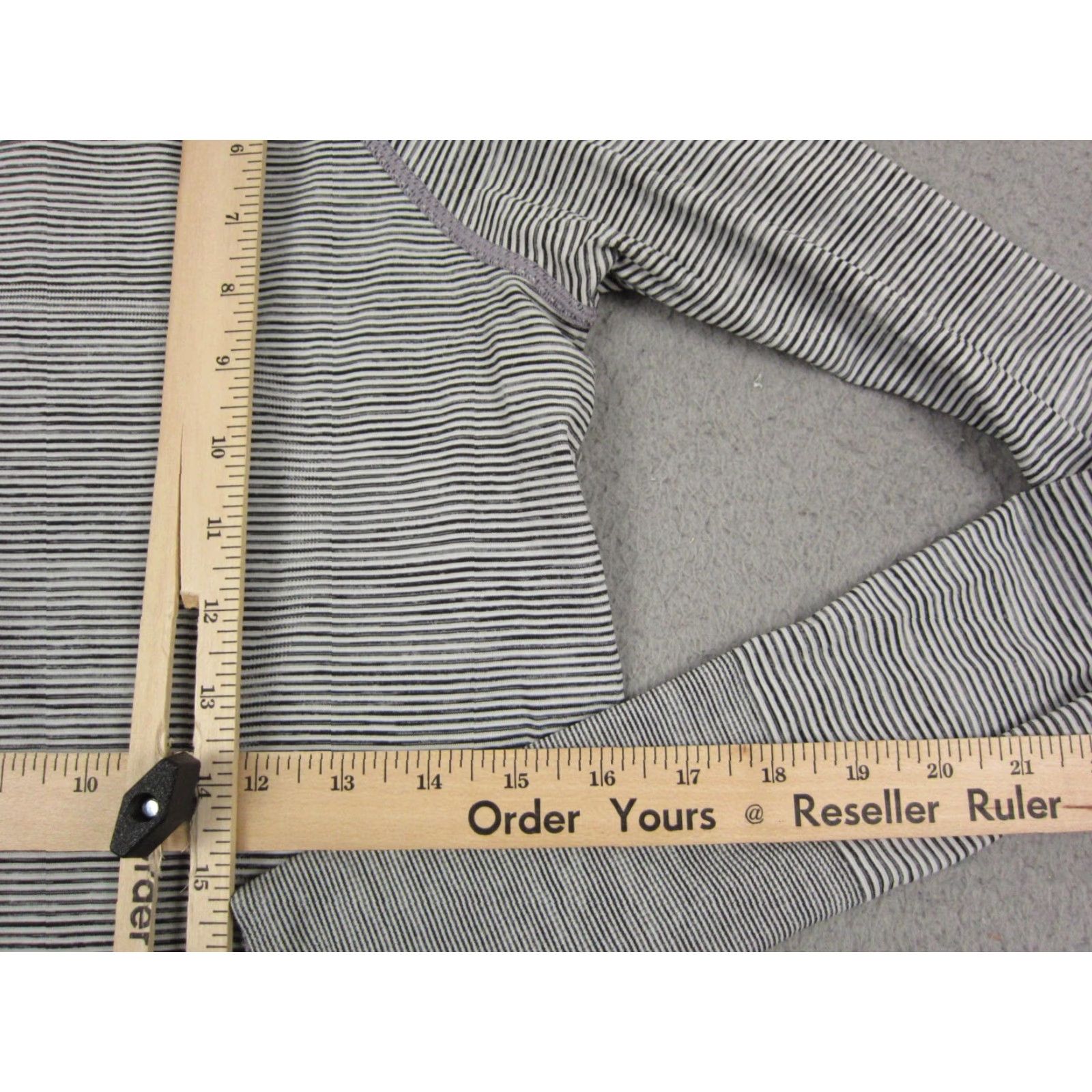Lululemon Lululemon Shirt Womens 8 Gray Pinstripe Swiftly Tech Performance Gym Run Yoga Shirt Size M / US 6-8 / IT 42-44 - 6 Thumbnail