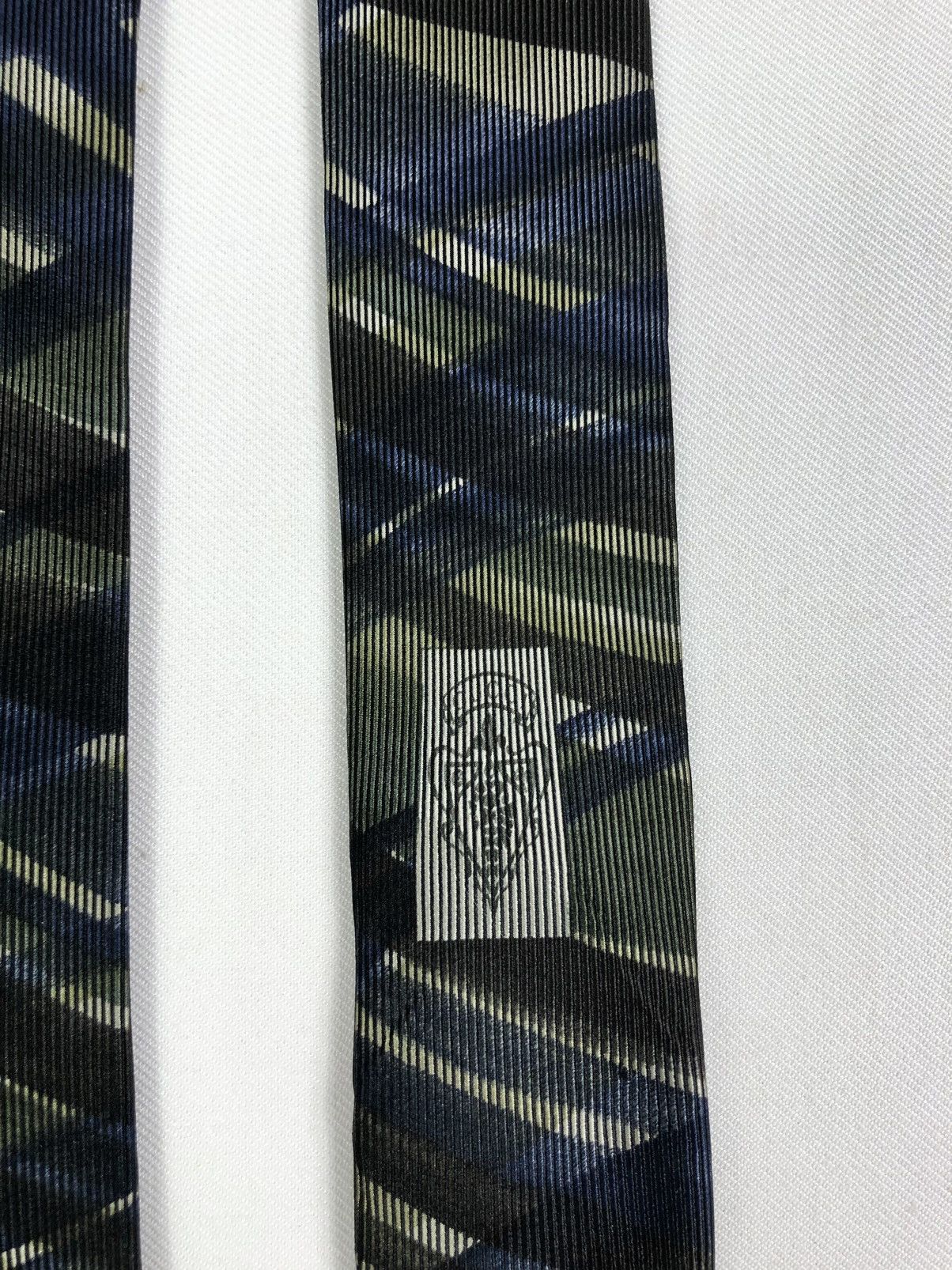 Gucci Rare Gucci Abstract Silk Tie Made in Italy Size ONE SIZE - 5 Thumbnail