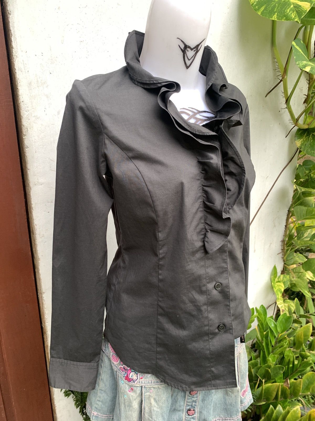 Japanese Brand 2000s Allure De Elle Japan Charcoal Ruffle Button Shirt Size S / US 4 / IT 40 - 2 Thumbnail