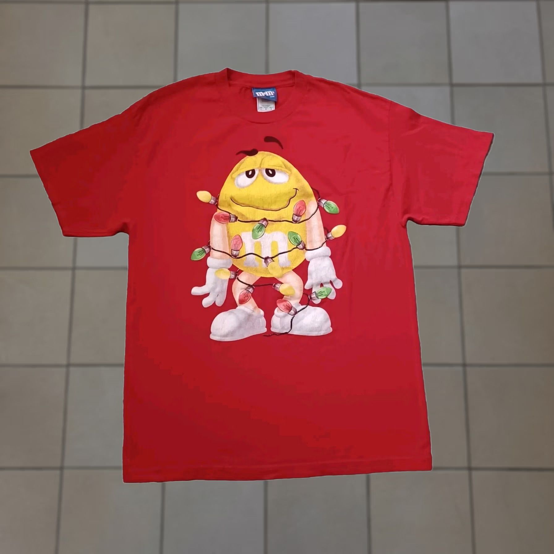 Vintage M&M's T Shirt Mens Large Red Christmas Wrapped in Lights Short Sleeve Vintage Mens Size US L / EU 52-54 / 3 - 1 Thumbnail