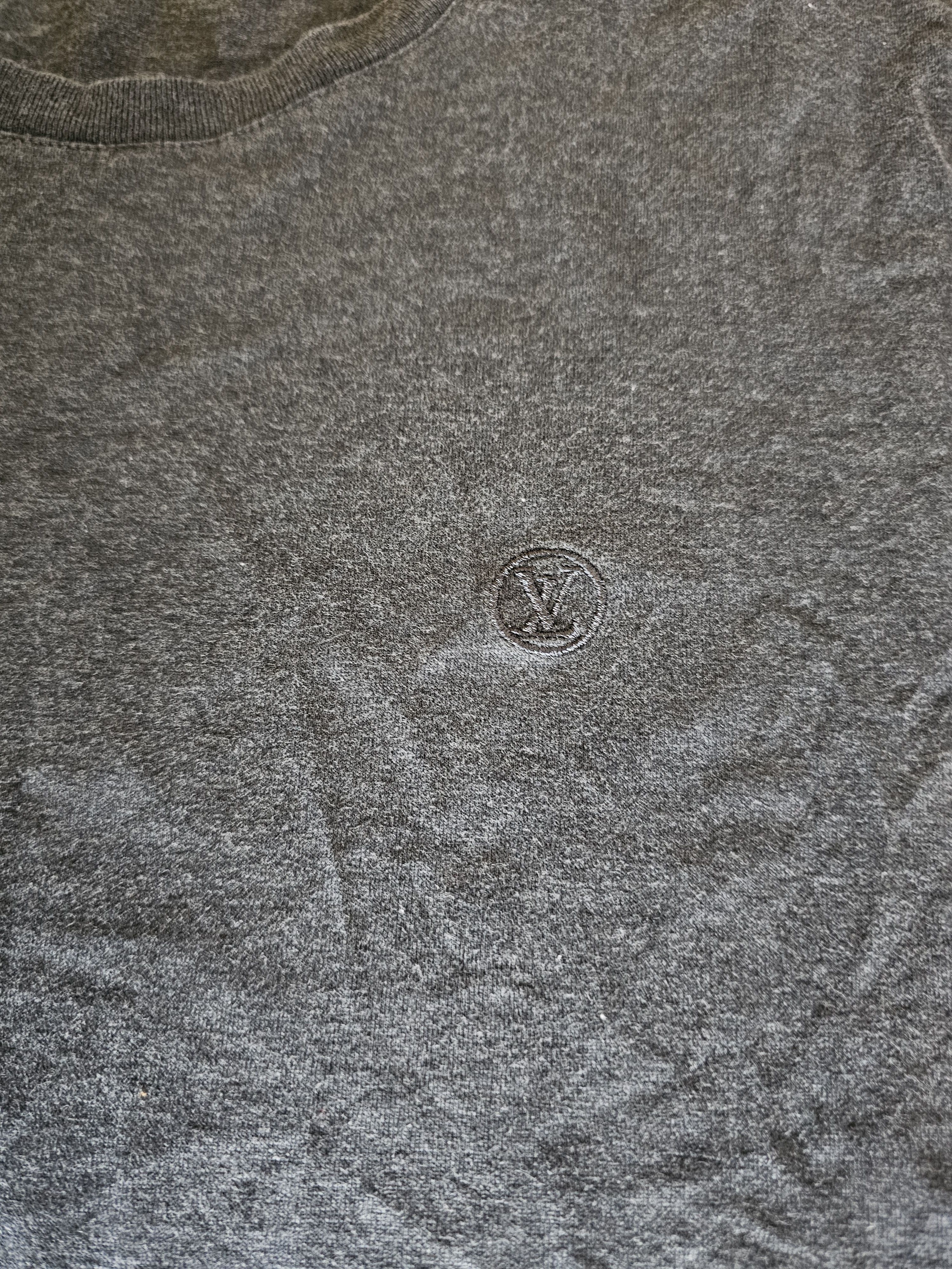 Louis Vuitton Louis Vuitton Men's Gray T-Shirt Size S Size US M / EU 48-50 / 2 - 2 Thumbnail