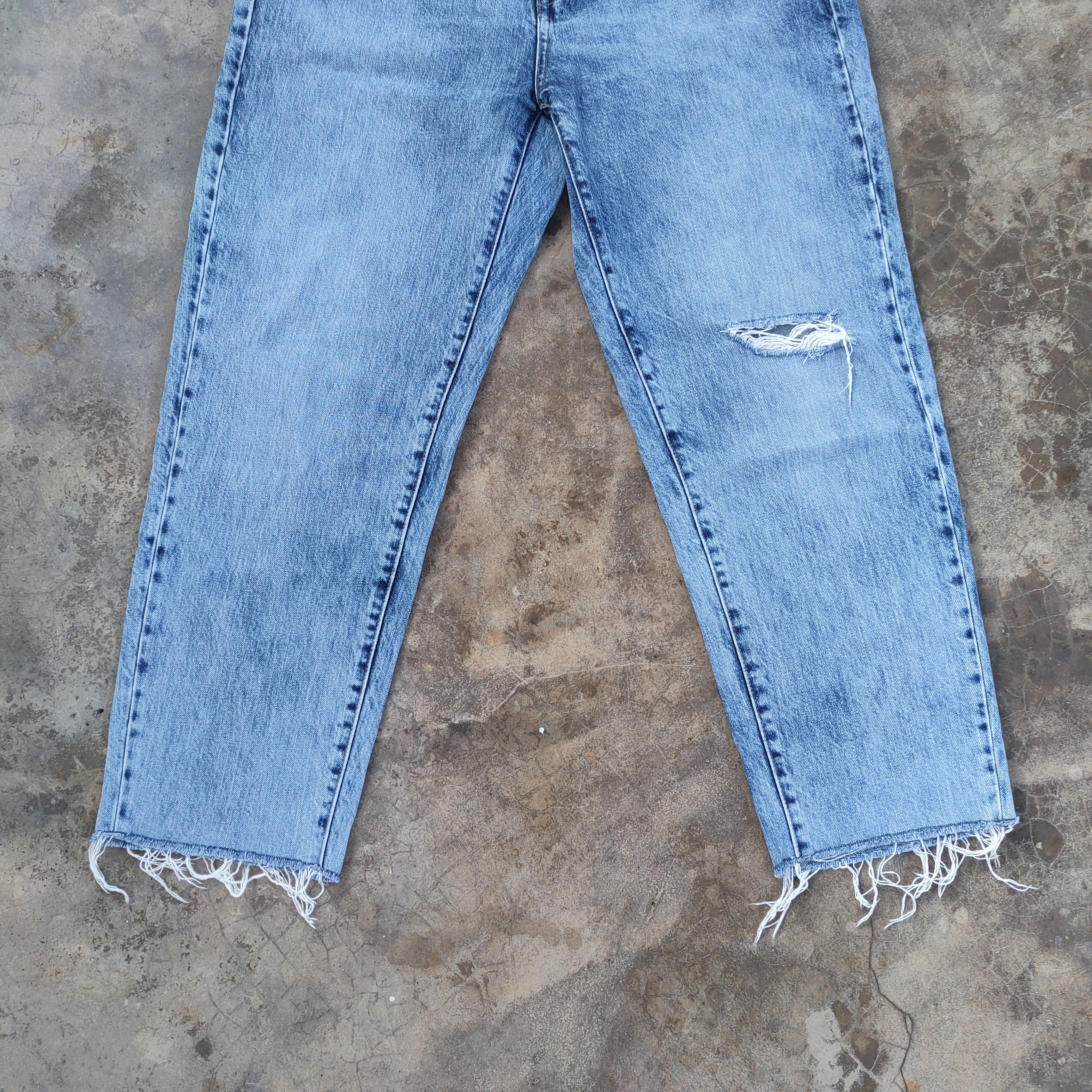 Japanese Brand VINTAGE JAPANESE DISTRESSED FADED JEANS PANTS Size US 33 - 3 Thumbnail