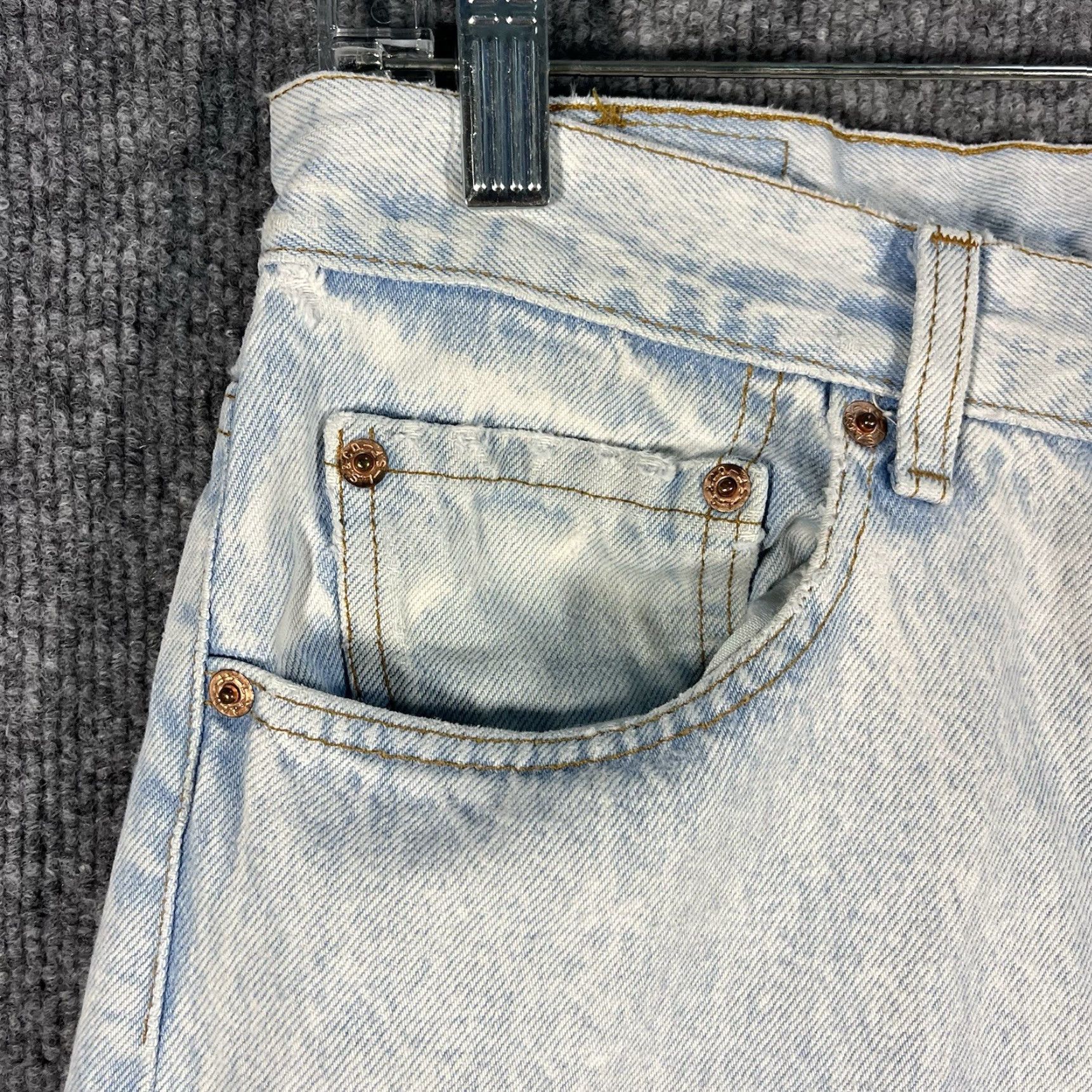 Levi's VINTAGE Levi's Jeans 501 Straight Mens 30x32 Blue Button Fly Denim Light Wash USA 1990s Mens Jeans Size US 30 / EU 46 - 2 Thumbnail