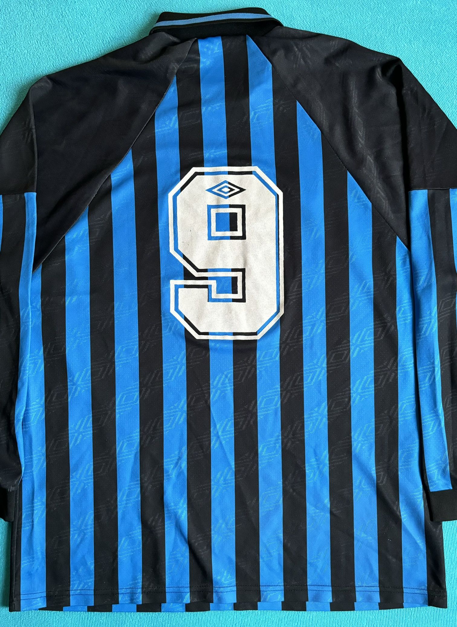 Umbro Template Umbro 9 Football Jersey sizes. XL Size US XL / EU 56 / 4 - 11 Thumbnail