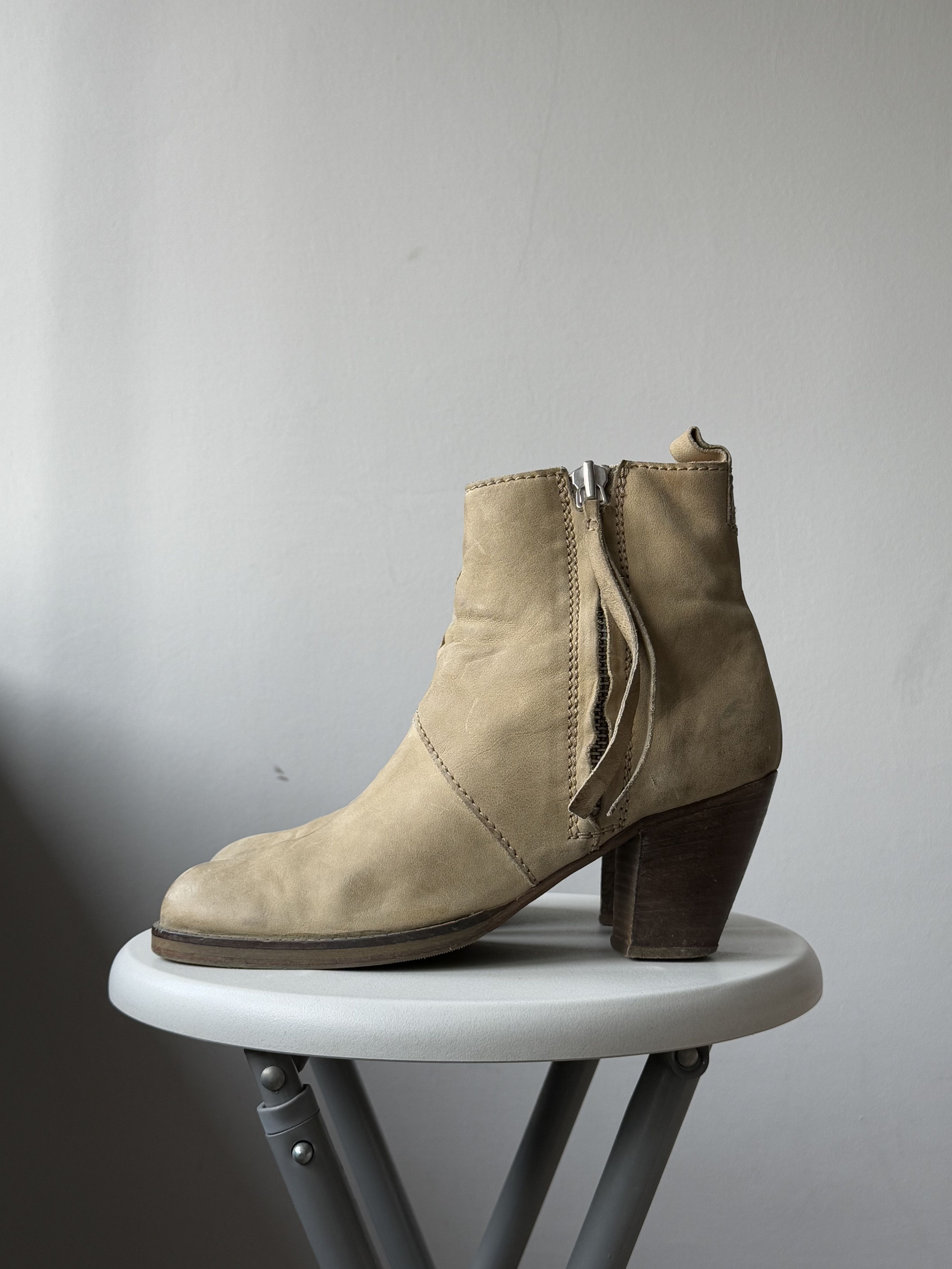 Acne Studios Acne Studios Pistol Taupe Beige Side Zip Ankle Heel Boots Size US 9 / IT 39 - 1 Thumbnail