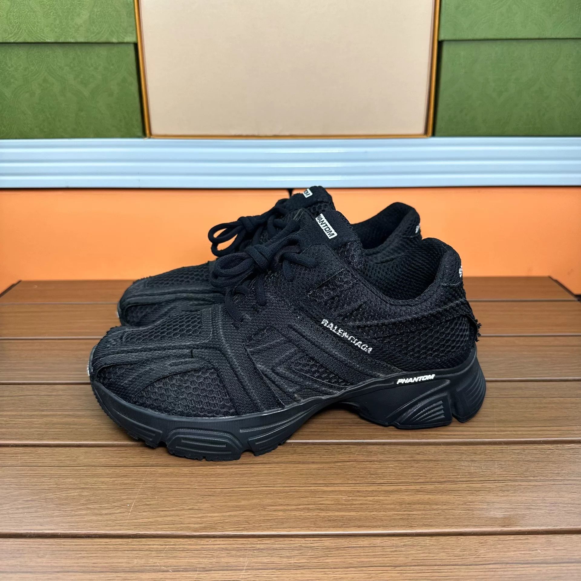 Balenciaga Balenciaga Casual Lowtop Sneakers it_38 Women Size US 8 / IT 38 - 1 Thumbnail