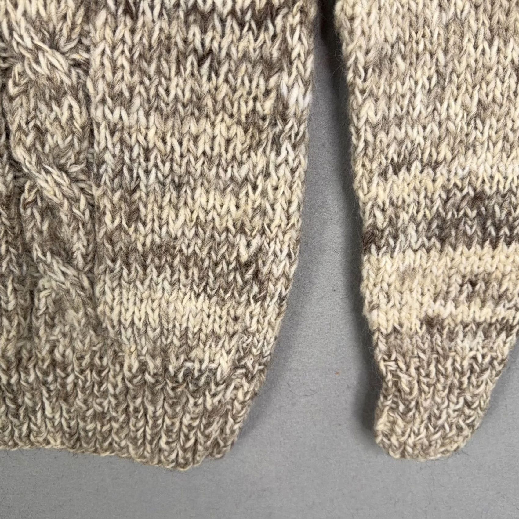 Vintage VINTAGE Handmade Sweater Womens Small Beige Leaf Fair Isle Cable Knit Pullover Size S / US 4 / IT 40 - 3 Thumbnail