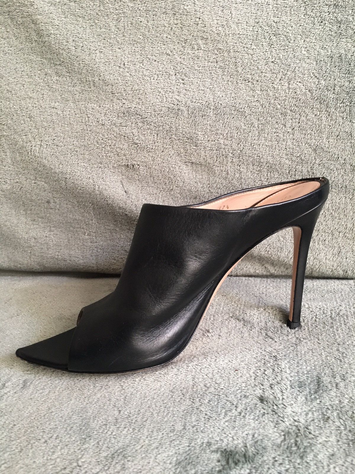 Gianvito Rossi Gianvito Rossi Nova Leather Mules Heels Shoe EU 37.5 Size US 7.5 / IT 37.5 - 3 Thumbnail