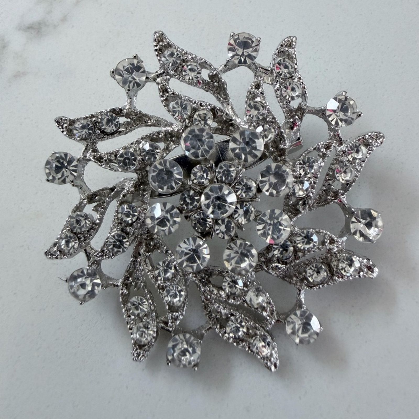 Other Vintage Silver Crystal Flower Swirl Floral Starburst Brooch Size ONE SIZE - 2 Thumbnail