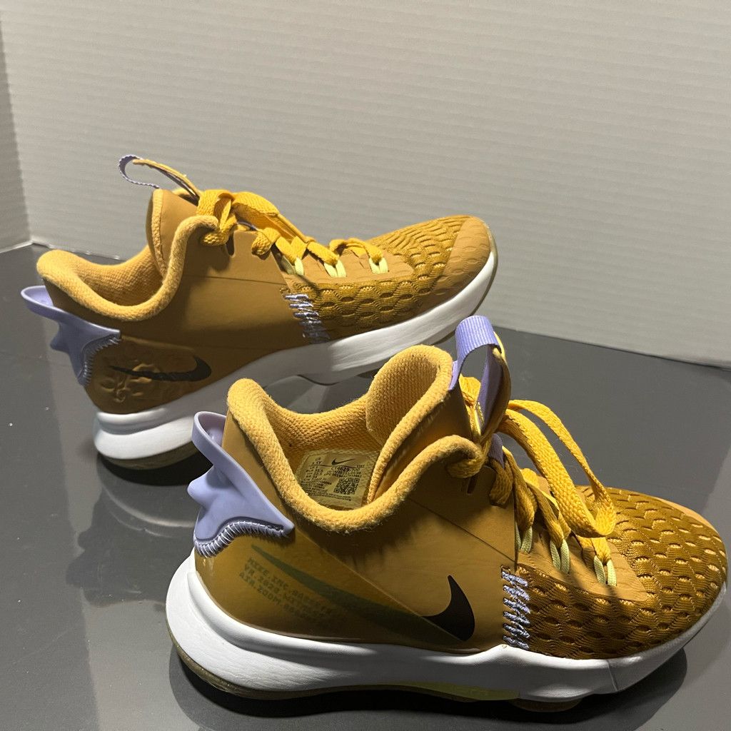 Nike Nike LeBron witness 5 Size US 5 / EU 37 - 2 Thumbnail