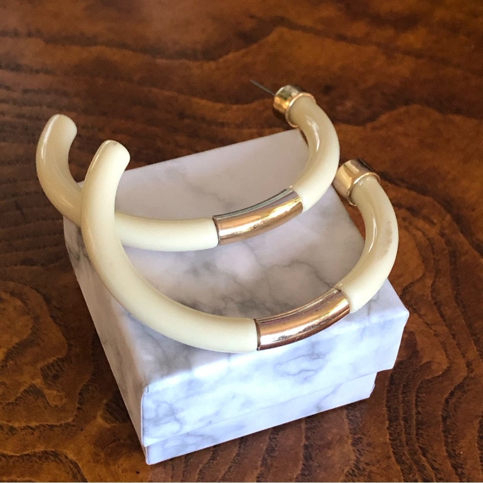 Vintage Vintage 90s cream and gold tone large hoop earrings Size ONE SIZE - 2 Thumbnail