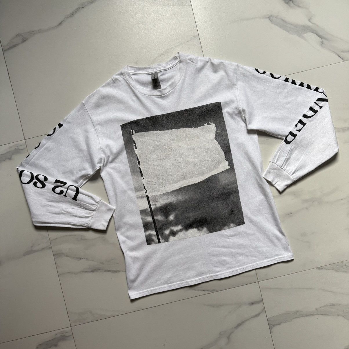 Band Tees U2 Songs Of Surrender Long Sleeve T-Shirt Size US M / EU 48-50 / 2 - 4 Thumbnail