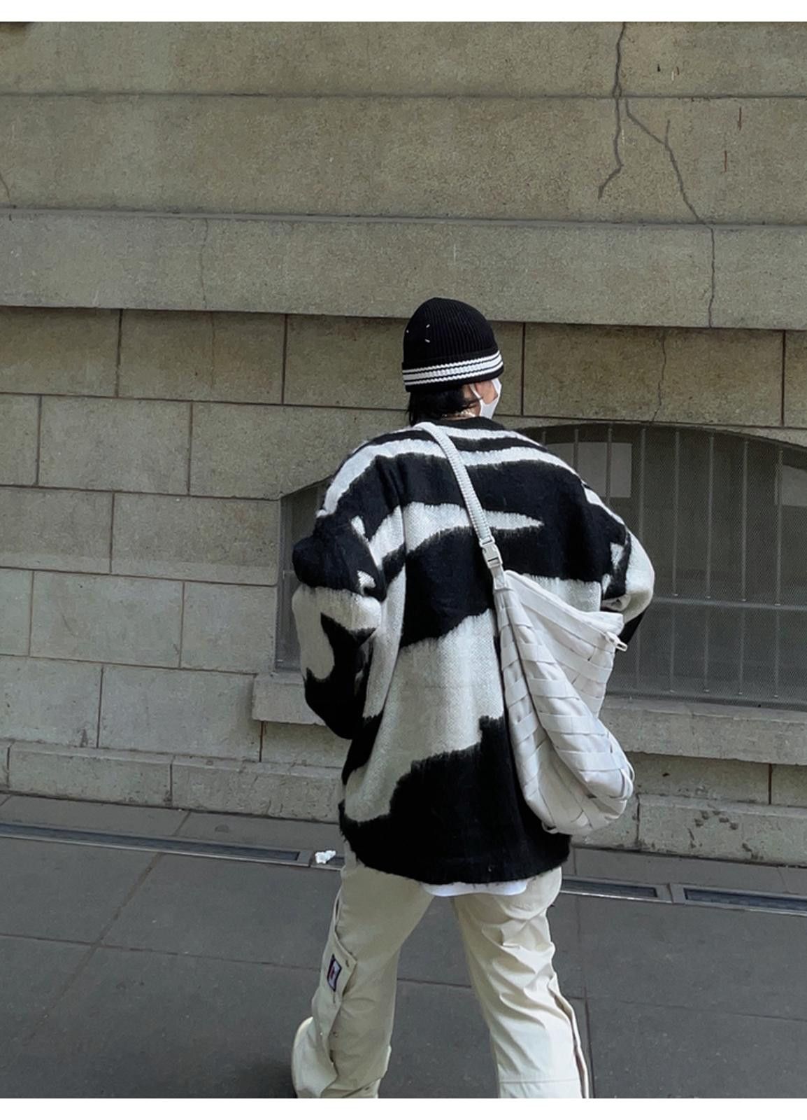 Vintage Patterned Oversized Black and White Sweater Size US L / EU 52-54 / 3 - 8 Thumbnail