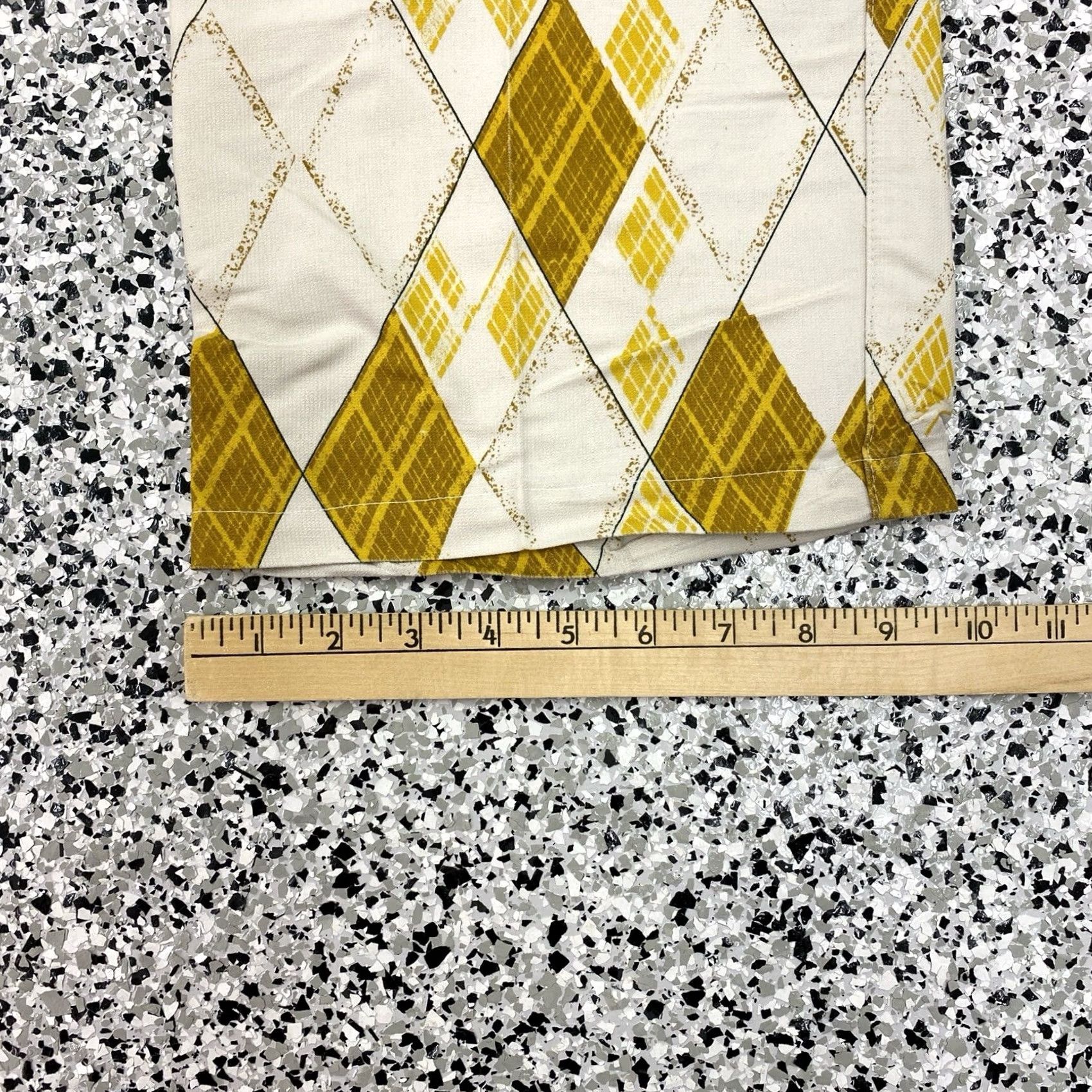 Oakley VINTAGE Oakley Pants Mens 31x34 30x28 Yellow Rayon Plaid Cargo Pocket Straight Inseam 28 Dress Pants All Season Size US 30 / EU 46 - 2 Thumbnail