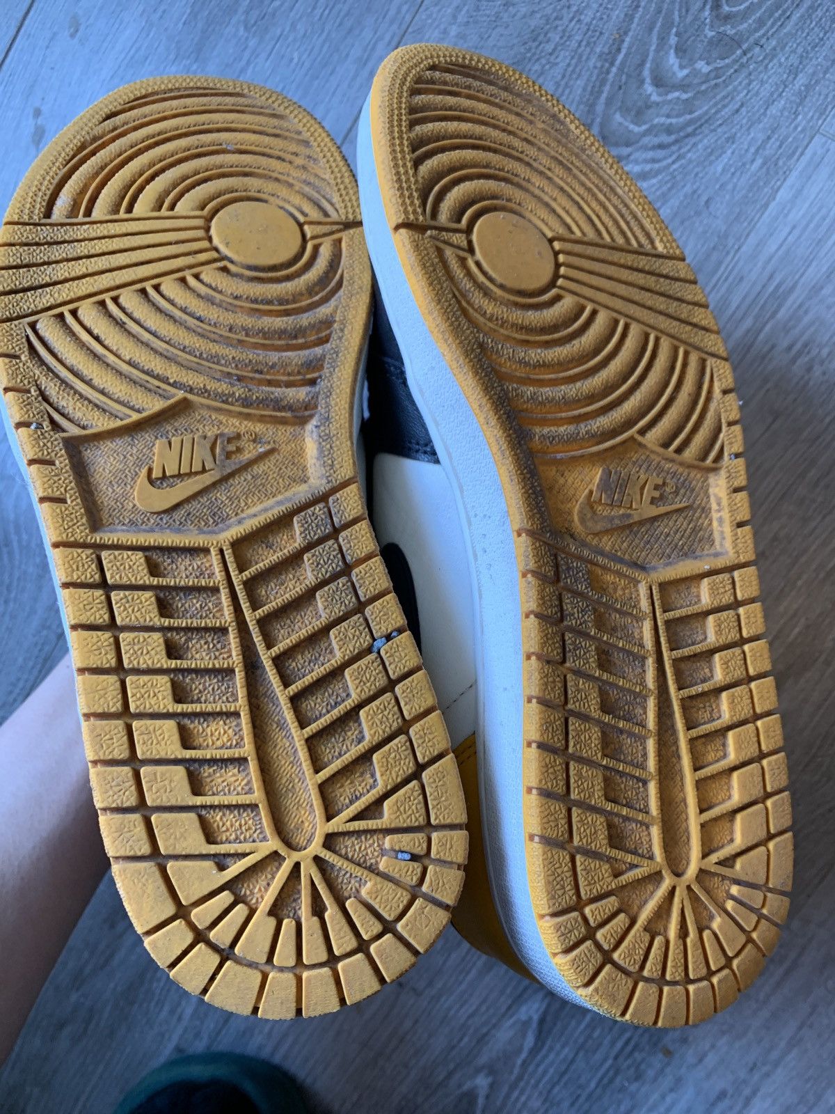 Jordan Brand Air Jordan 1 Taxi Black Yellow Size US 10 / EU 43 - 2 Thumbnail