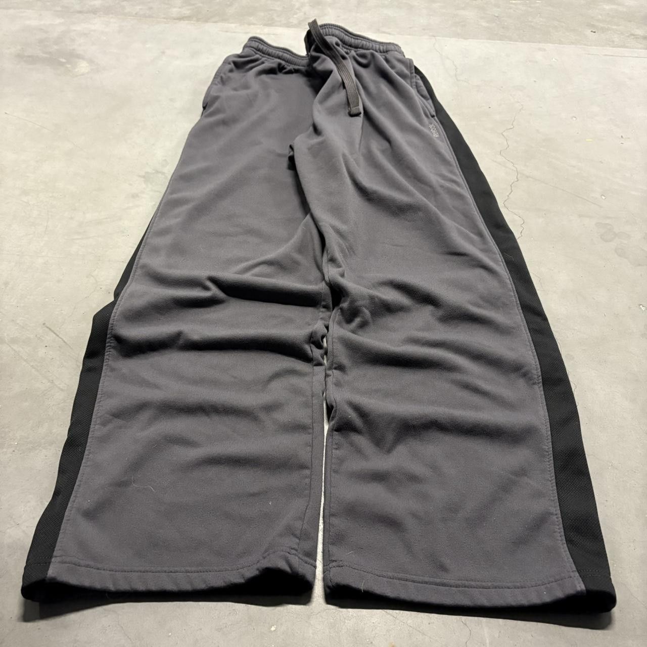 Reebok Crazy Vintage Y2K/2000s Baggy Striped Grey Reebok Sweatpants with adjustable waistband and drawstrings! Size US 34 / EU 50 - 2 Thumbnail