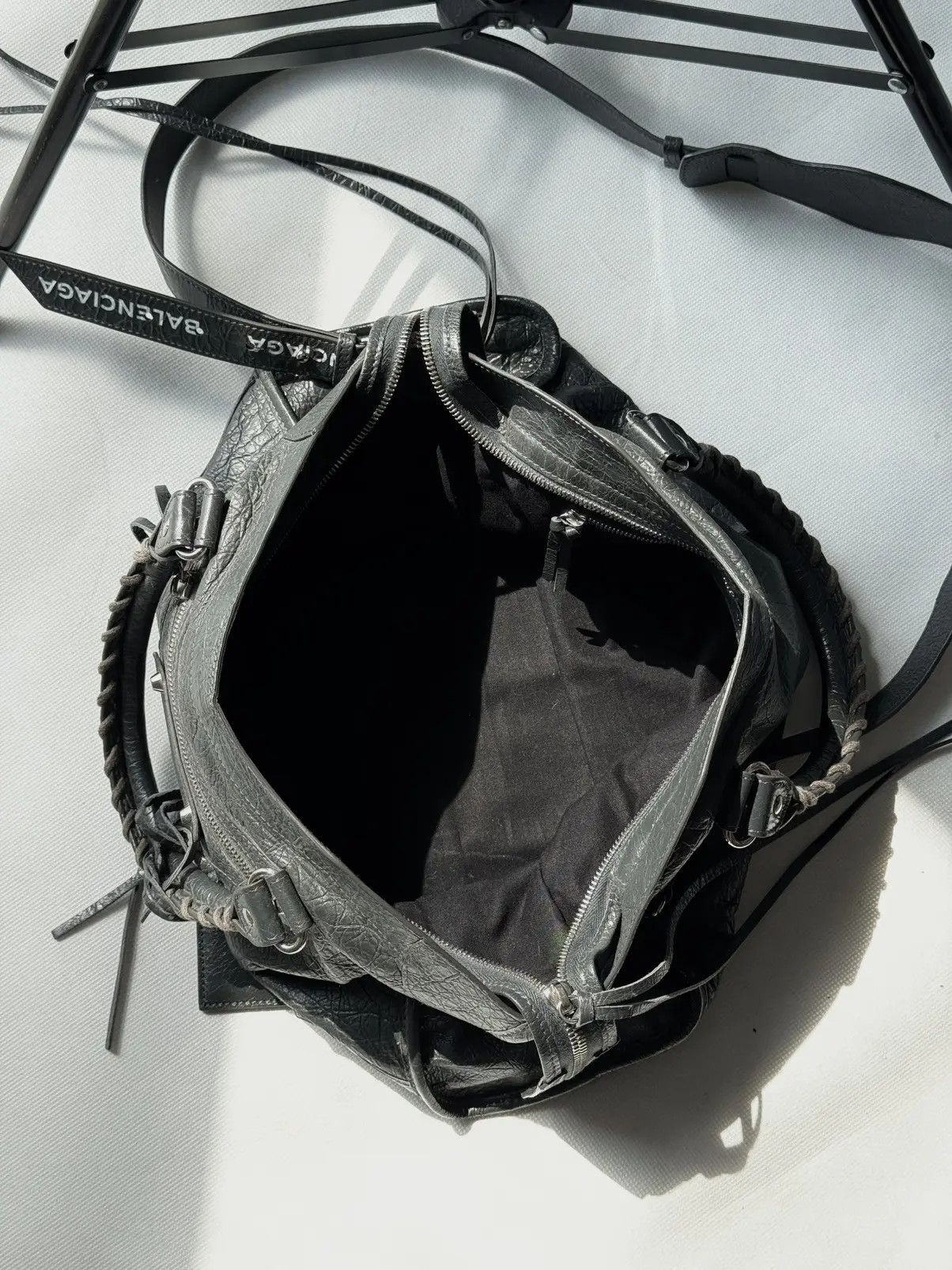 Balenciaga Vintage Balenciaga 00s City Bag Distressed Leather Handbag Size ONE SIZE - 22 Thumbnail