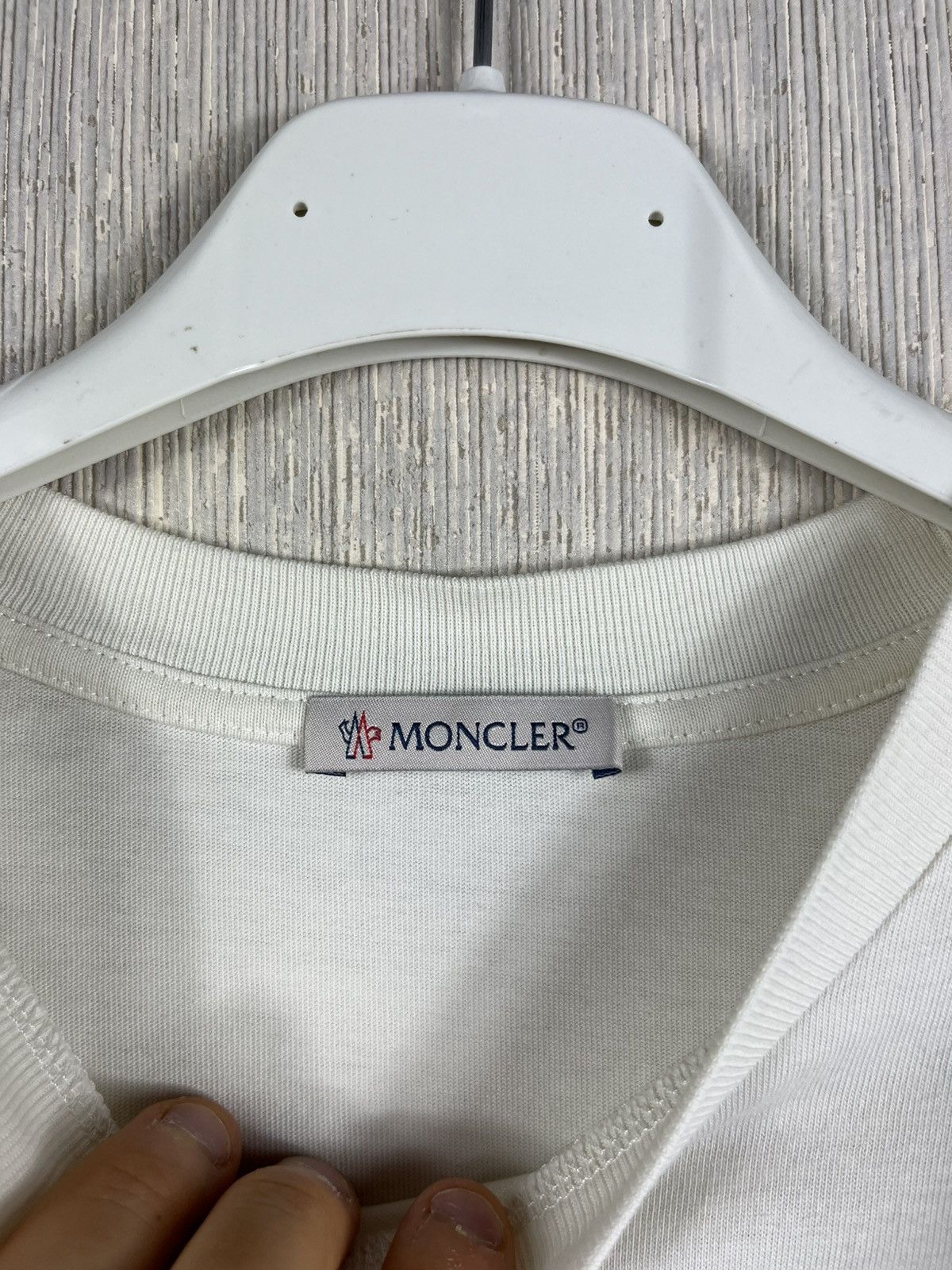 Moncler Moncler big fluffy down logo cream t-shirt tee luxury women Size XS / US 0-2 / IT 36-38 - 11 Thumbnail