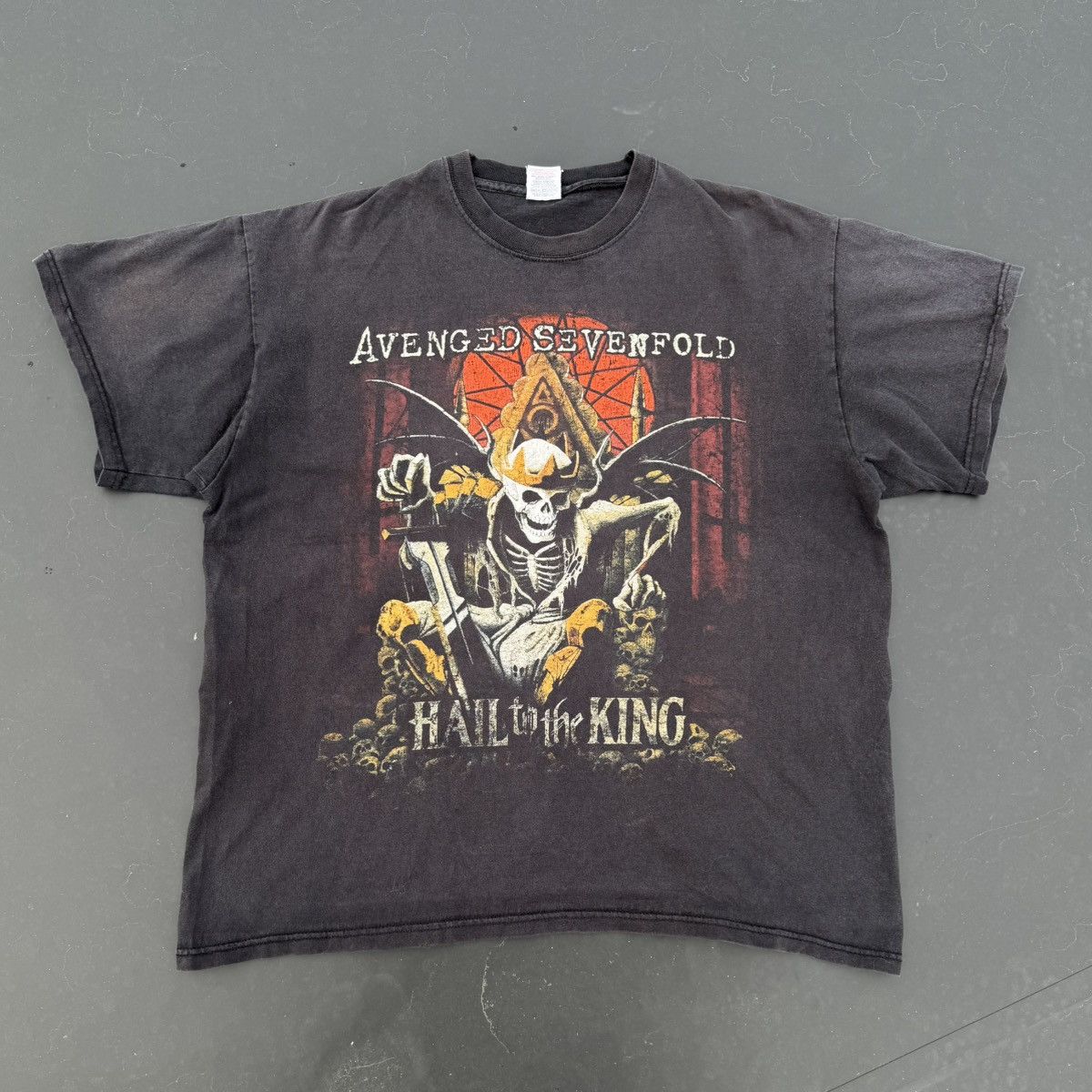Band Tees Vintage Avenged Sevenfold HAIL TO THE KING Washed Distressed Size US M / EU 48-50 / 2 - 3 Thumbnail