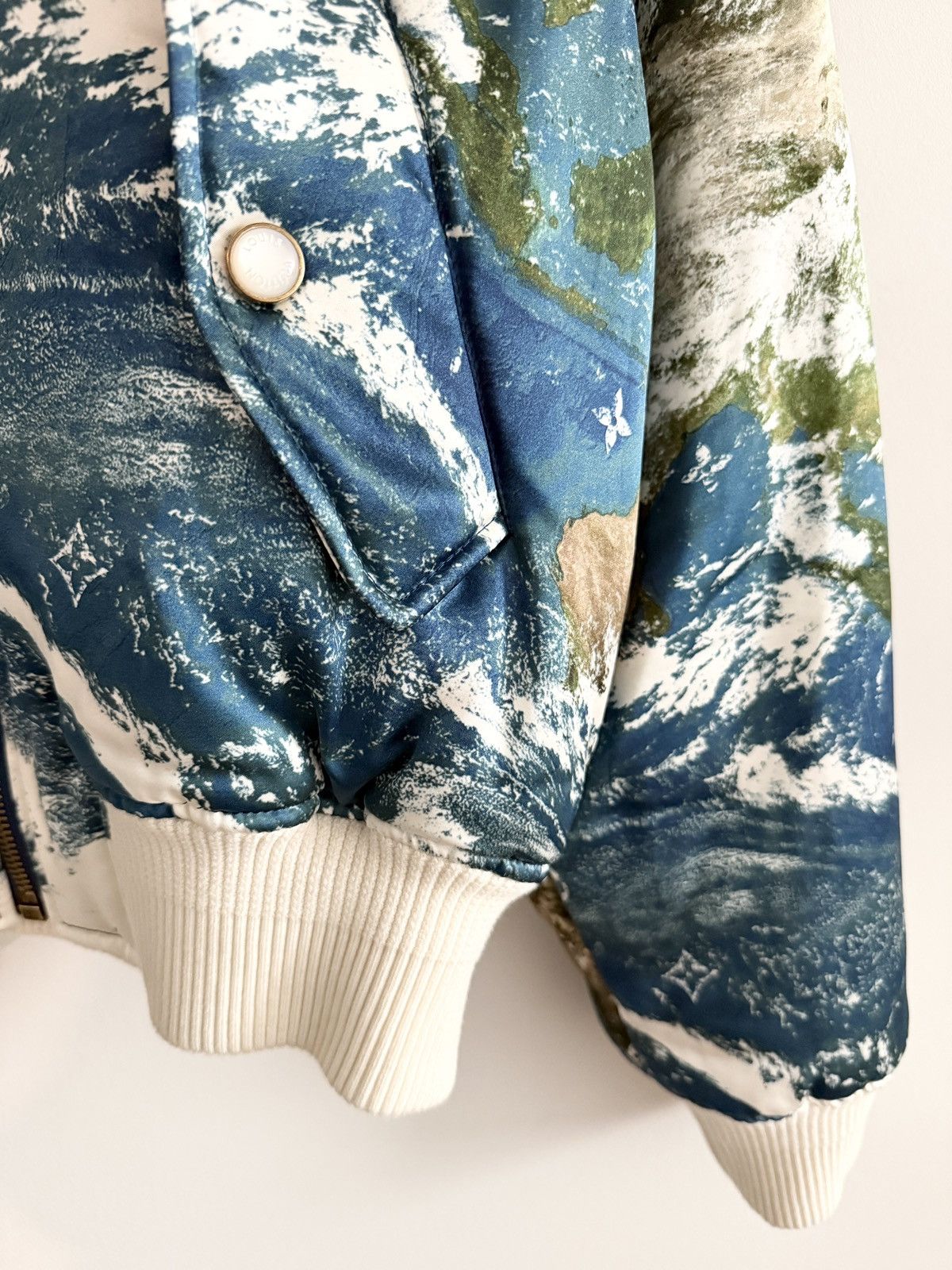 Louis Vuitton ARCHIVAL! Ss25 Louis Vuitton Earth Map Silk Bomber Jacket Size US XL / EU 56 / 4 - 4 Thumbnail