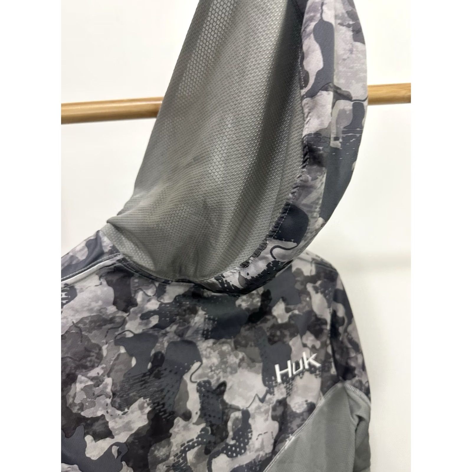 Vintage HUK Gray Camo Light Pullover Hoodie S Mens Size S Hoodie Pullover Gray Camo Fish Theme Size US S / EU 44-46 / 1 - 5 Thumbnail