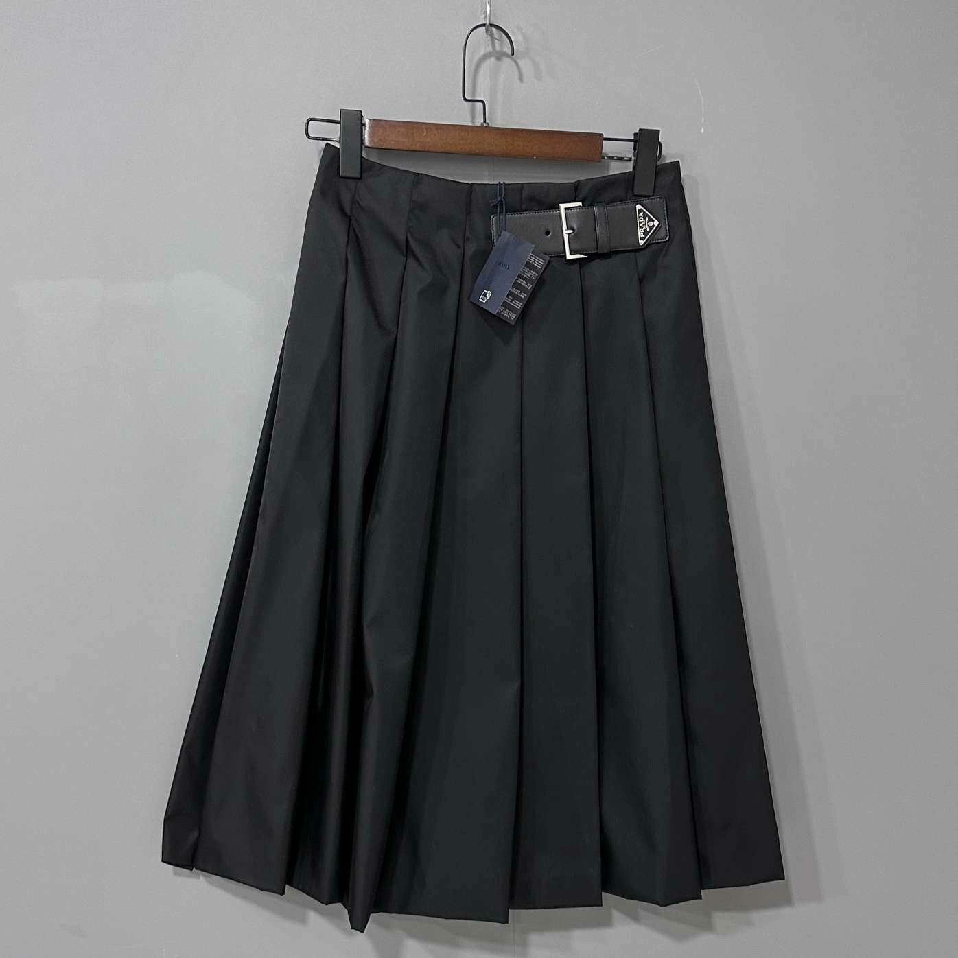 Prada Prada Nylon Skirt 28 Women Size 28" / US 6 / IT 42 - 1 Thumbnail