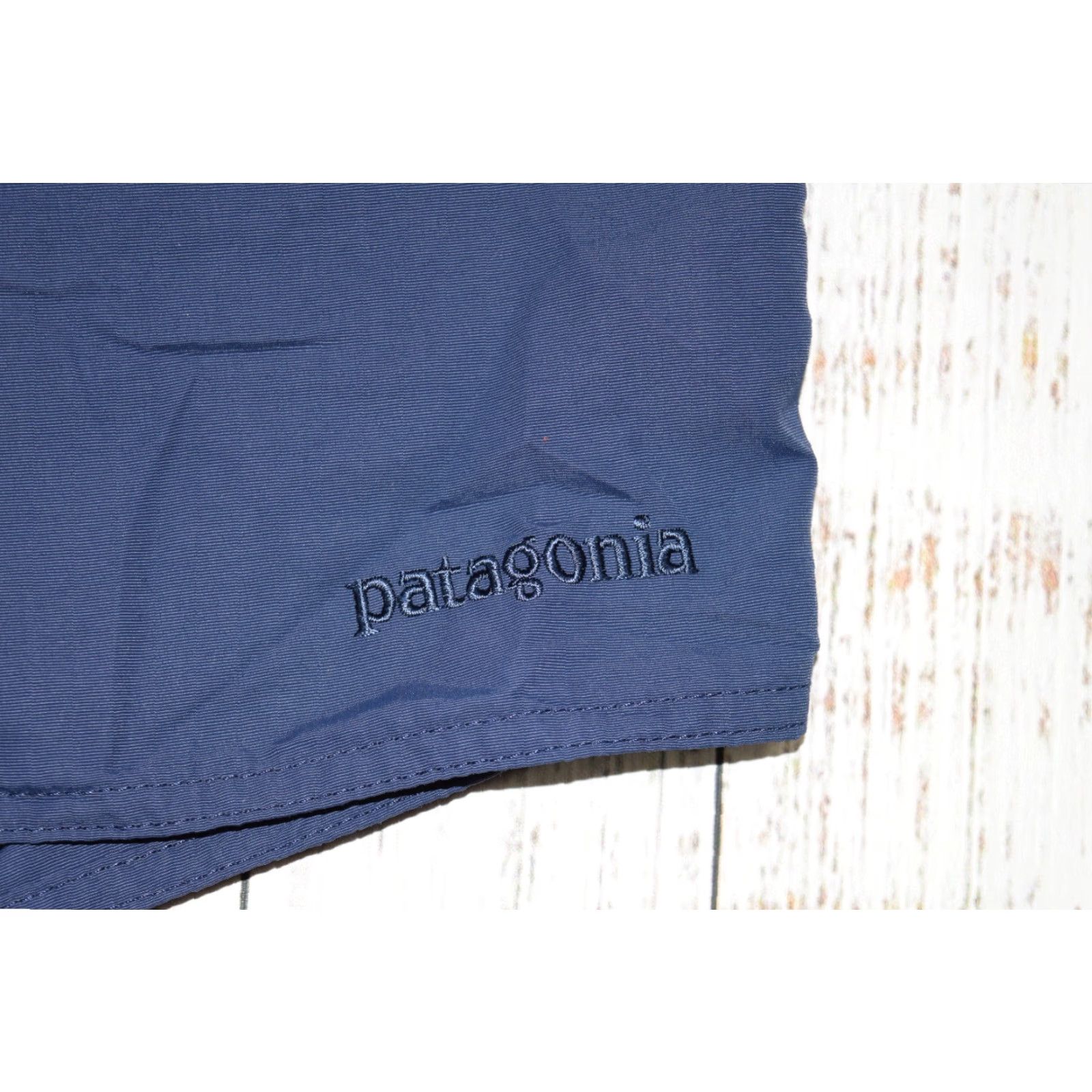 Patagonia VINTAGE Patagonia Mens Swim Shorts Trunks WaveFarer Zip Pocket Navy Blue 30 Size US 30 / EU 46 - 2 Thumbnail