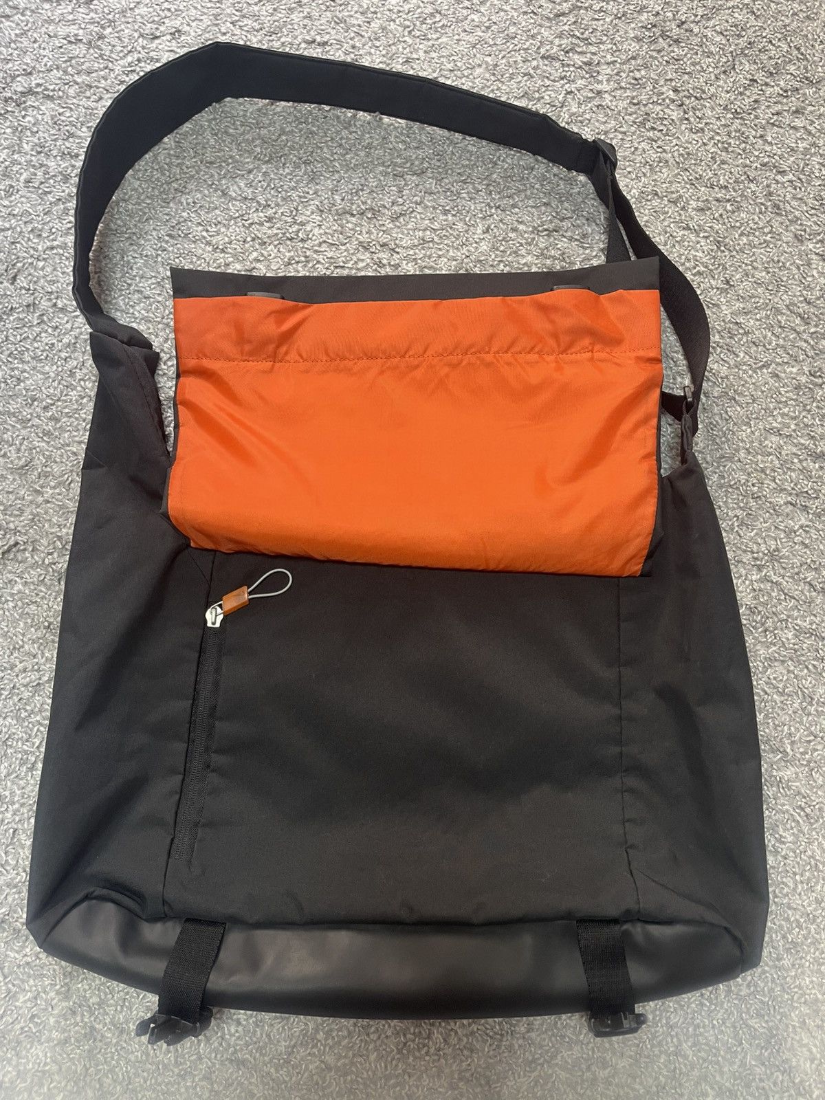 Nike Nike Tech Y2K Gorpcore Style Messenger bag black Size ONE SIZE - 3 Thumbnail