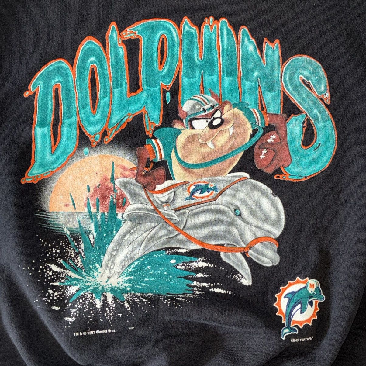 Warner Bros 90s Miami Dolphins Taz Tasmanian Devil crewneck sweatshirt Size US XL / EU 56 / 4 - 2 Thumbnail
