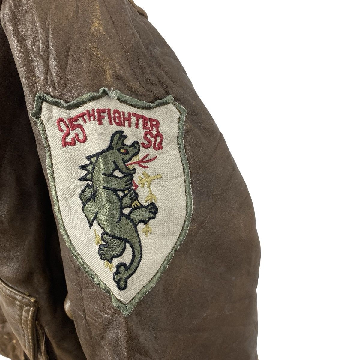 Vintage Vintage DISTRESSED Leather Bomber Jacket Military Patch Size US L / EU 52-54 / 3 - 10 Thumbnail