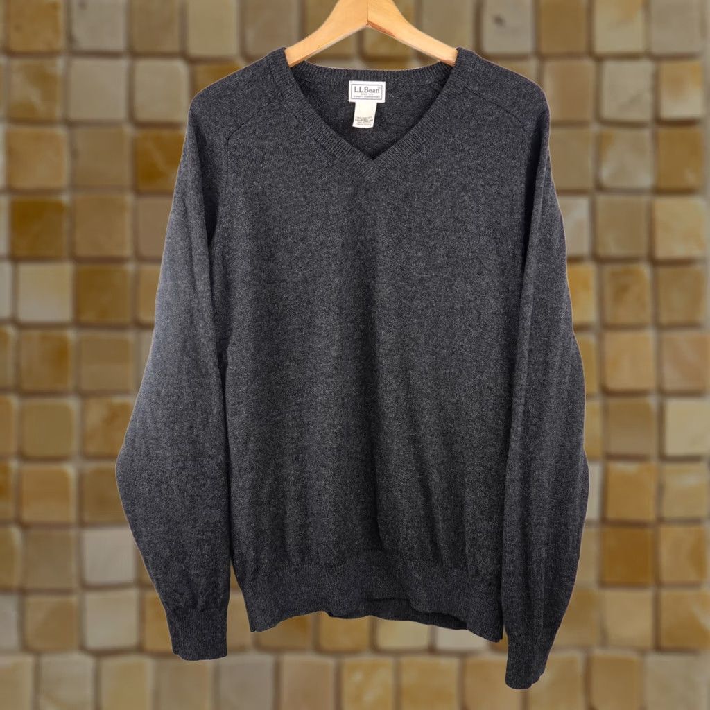 Vintage VINTAGE Woolrich Pullover Sweater Dark Gray L Wool V-Neck Long Sleeve Men’s 90s Classic Dad Preppy Lightweight Knit Regular Fit Size L Size US L / EU 52-54 / 3 - 1 Thumbnail