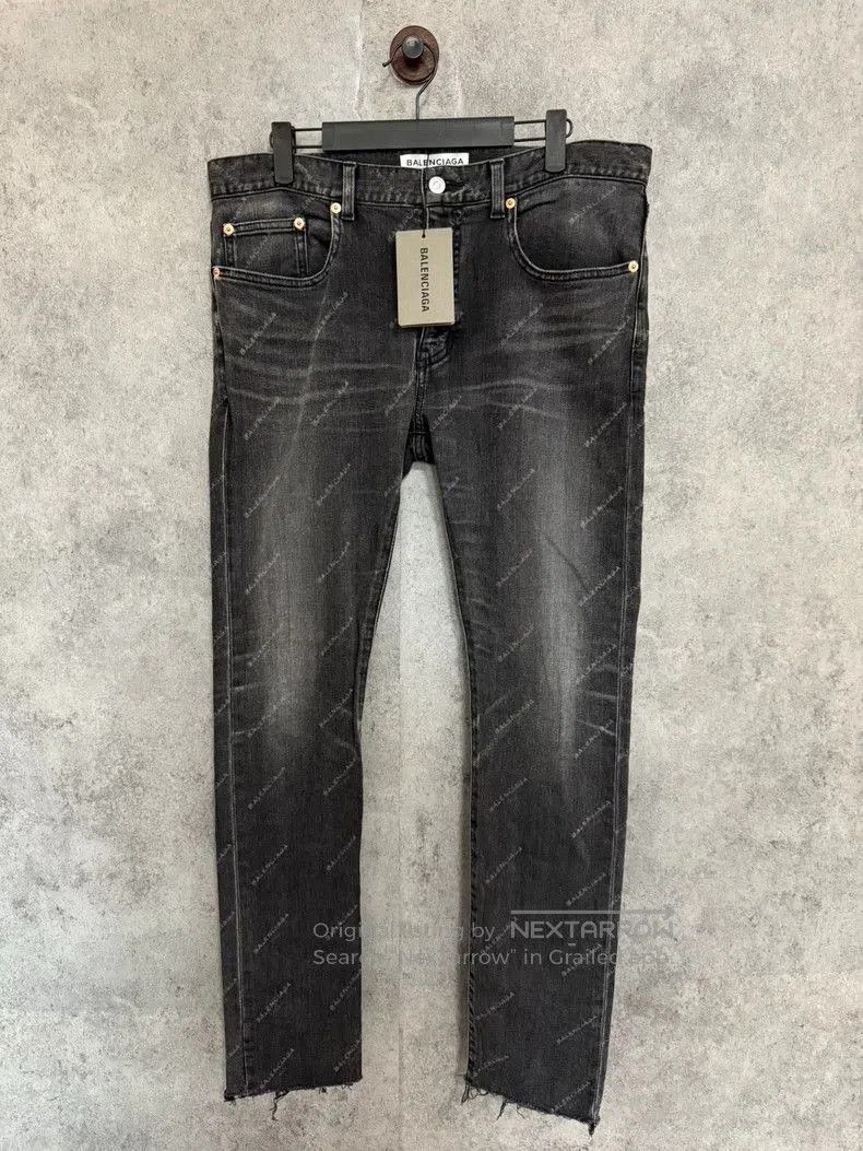 Balenciaga Balenciaga Logo Print Black Grey Jeans. Size US 32 / EU 48 - 1 Thumbnail