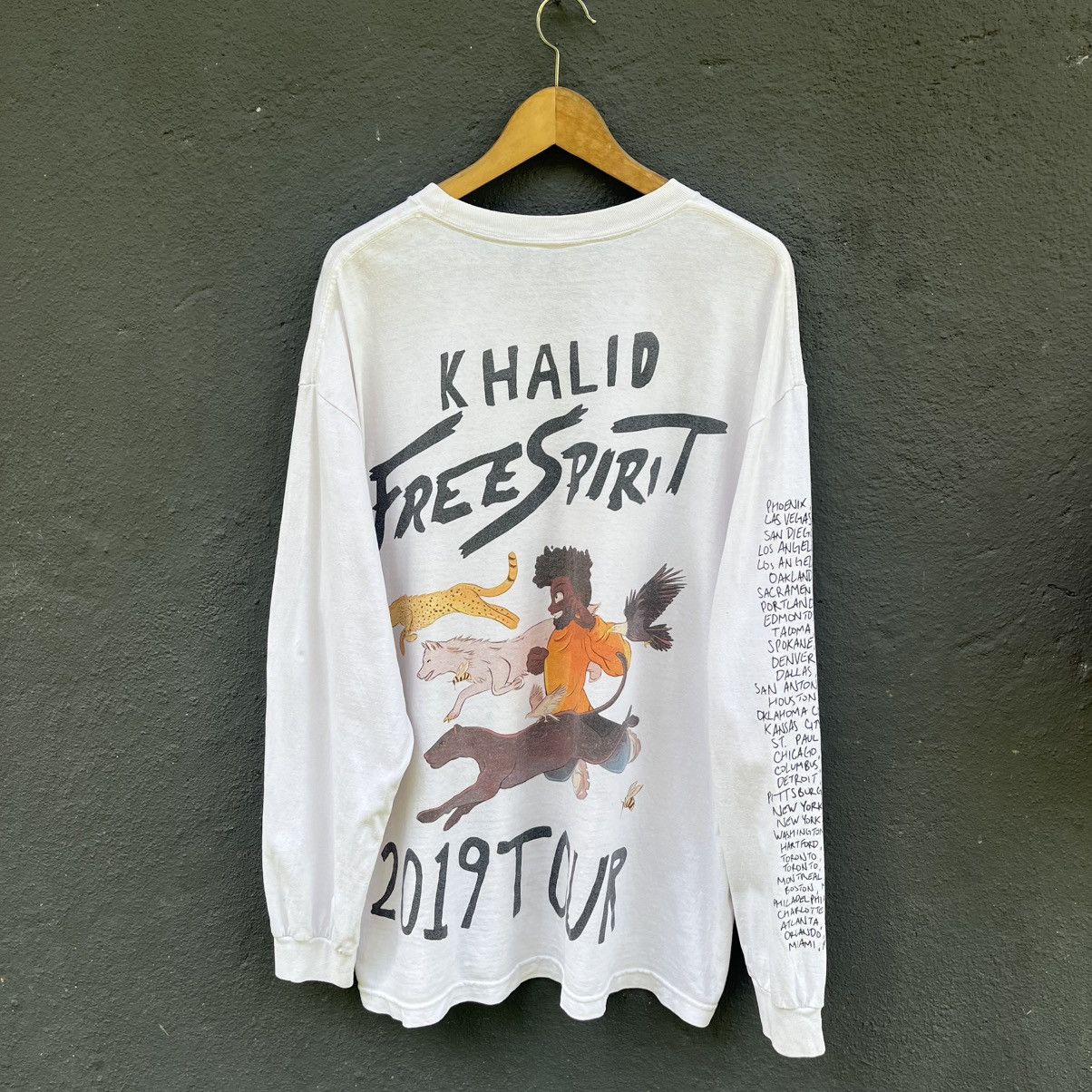 Rap Tees Thrashed Khalib Free Spirit 2019 Tour Rap Tee Size US XL / EU 56 / 4 - 1 Thumbnail