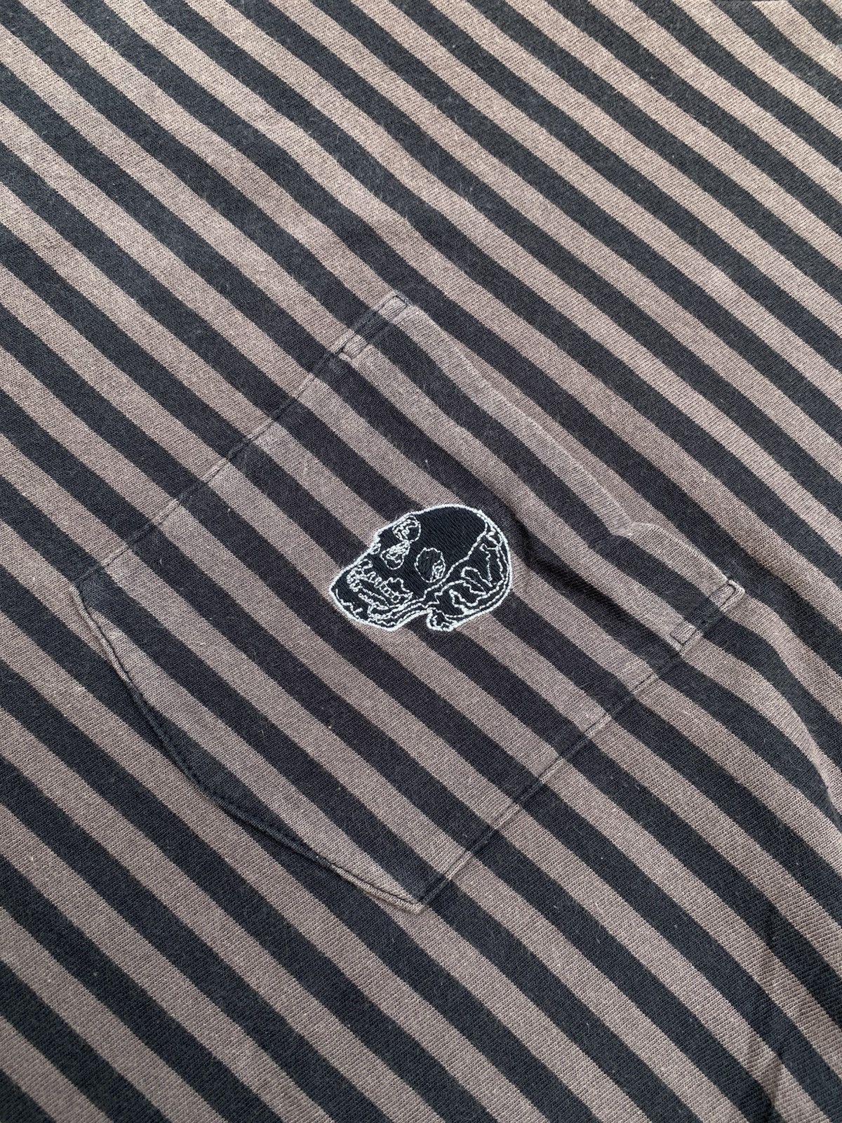 Andy Warhol × Uniqlo Andy Warhol x Uniqlo Skull Stripe Pocket Tshirt Size US XL / EU 56 / 4 - 4 Thumbnail