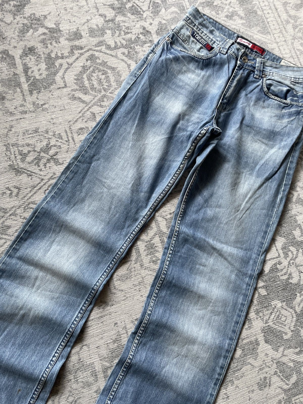 Vintage Vintage Flared Faded Jeans Tommy Hilfiger Big Logo Washed Size US 32 / EU 48 - 6 Thumbnail