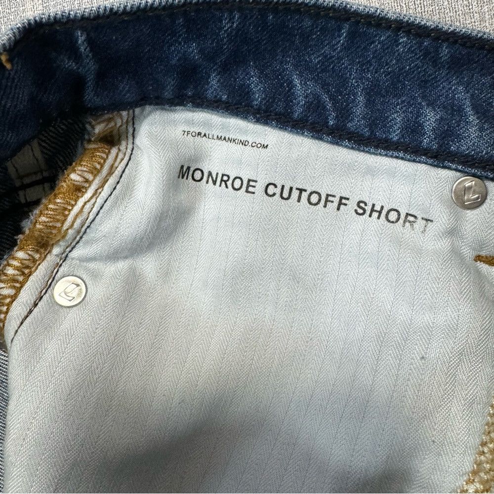7 For All Mankind NWT New $148 7 For All Mankind Monroe Cut-Off Exposed Butto Size 24" / US 00 / IT 34 - 9 Thumbnail