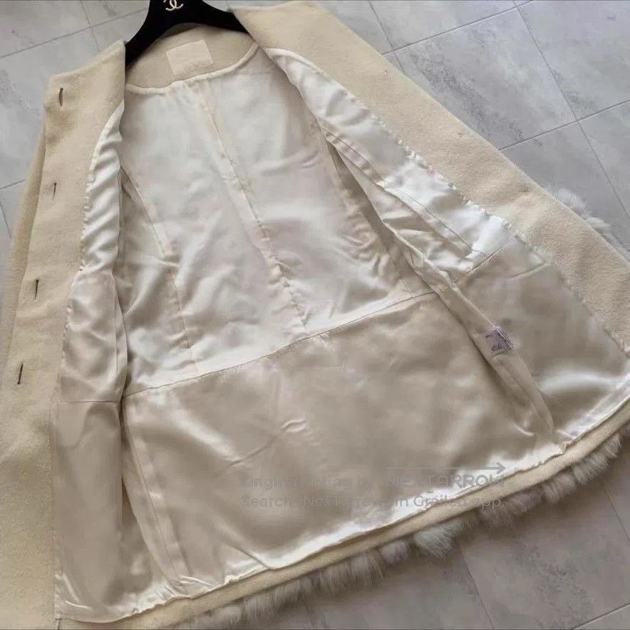 Chanel Chanel White Wool Coat Raccoon Fur Hem. Size S / US 4 / IT 40 - 4 Thumbnail