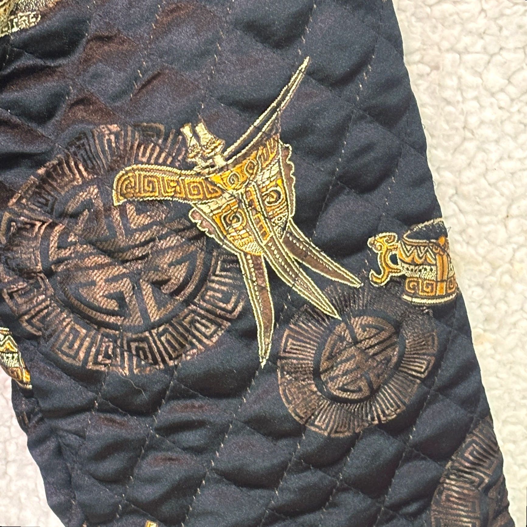 Vogue VINTAGE En Vogue Silk Quilted Baroque Jacket Womens S Black Quilted Silk Blend Long Sleeve Winter Fall Summer Regular Men/Women? Size S / US 4 / IT 40 - 6 Thumbnail