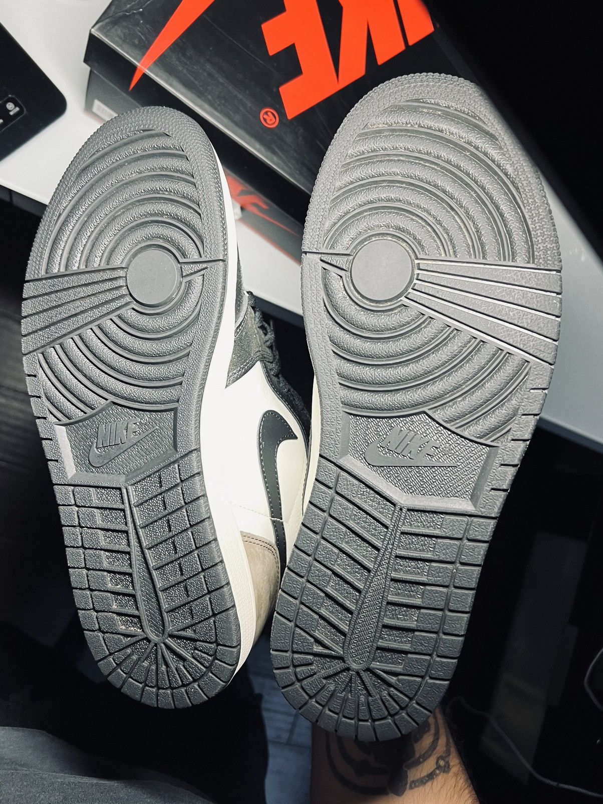 Jordan Brand Jordan 1 Dark Mocha Size US 10 / EU 43 - 5 Thumbnail