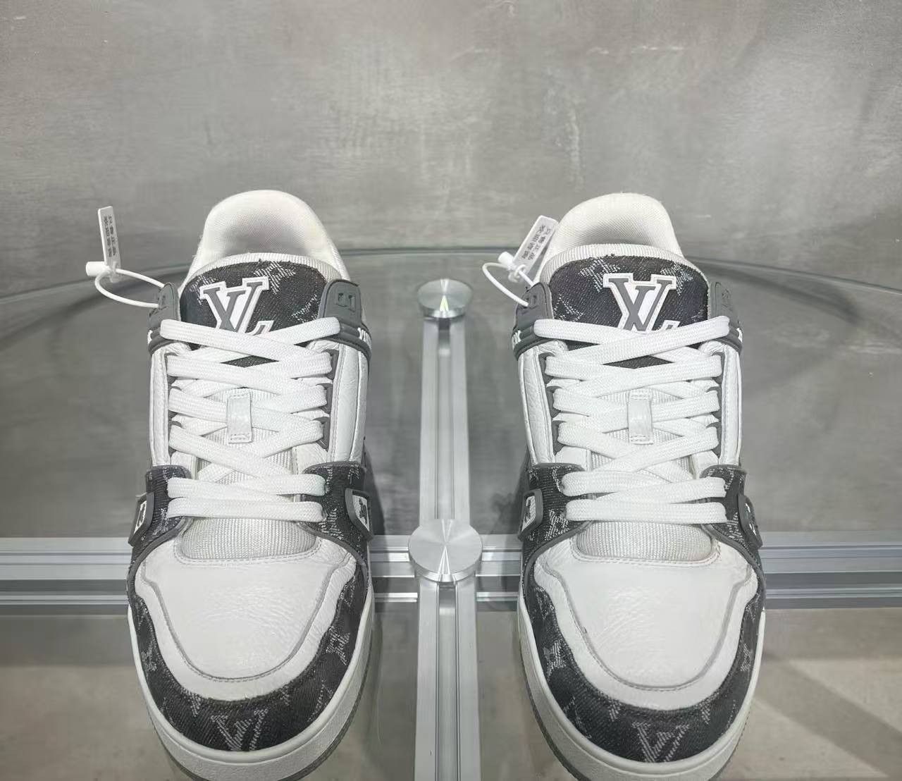 Louis Vuitton Louis Vuitton Training Denim White Lowtop Sneakers 8.5 Men Size US 8.5 / EU 41-42 - 1 Thumbnail