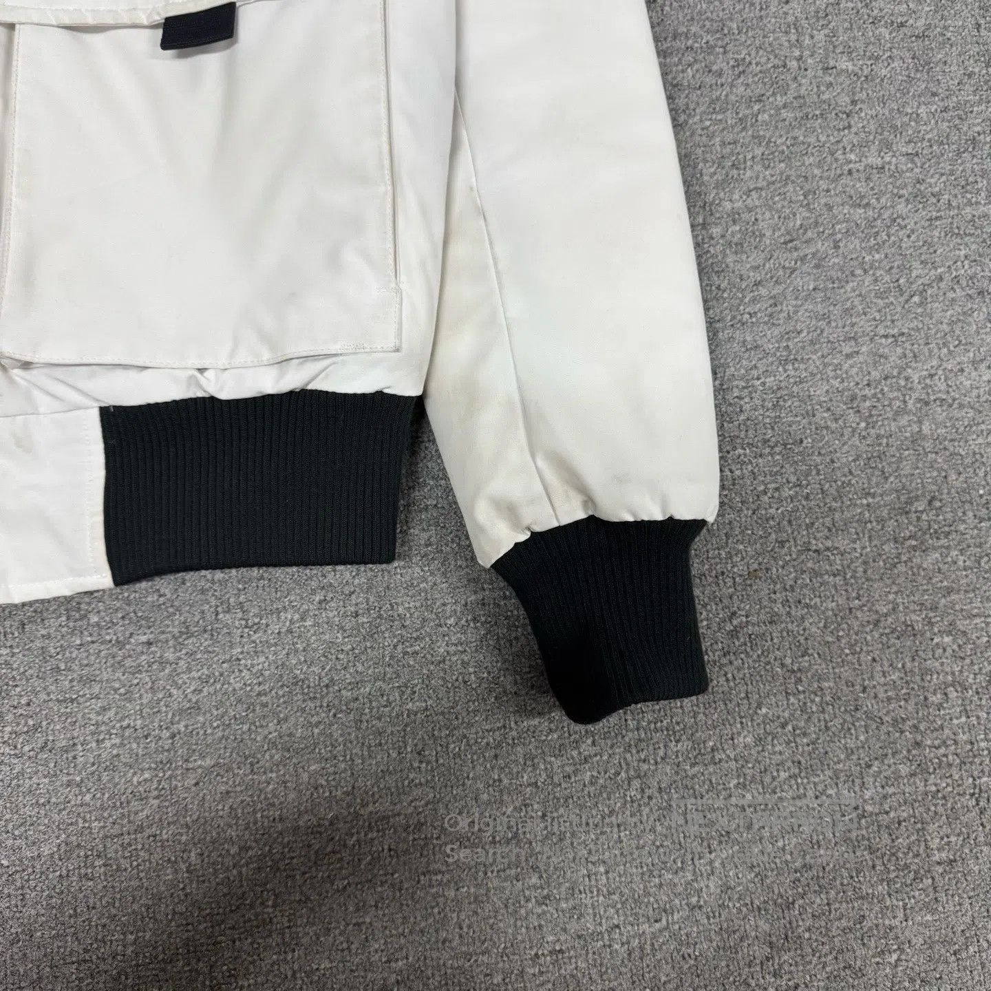 Canada Goose Canada Goose Black label; White functional style; Flight j Size US S / EU 44-46 / 1 - 5 Thumbnail